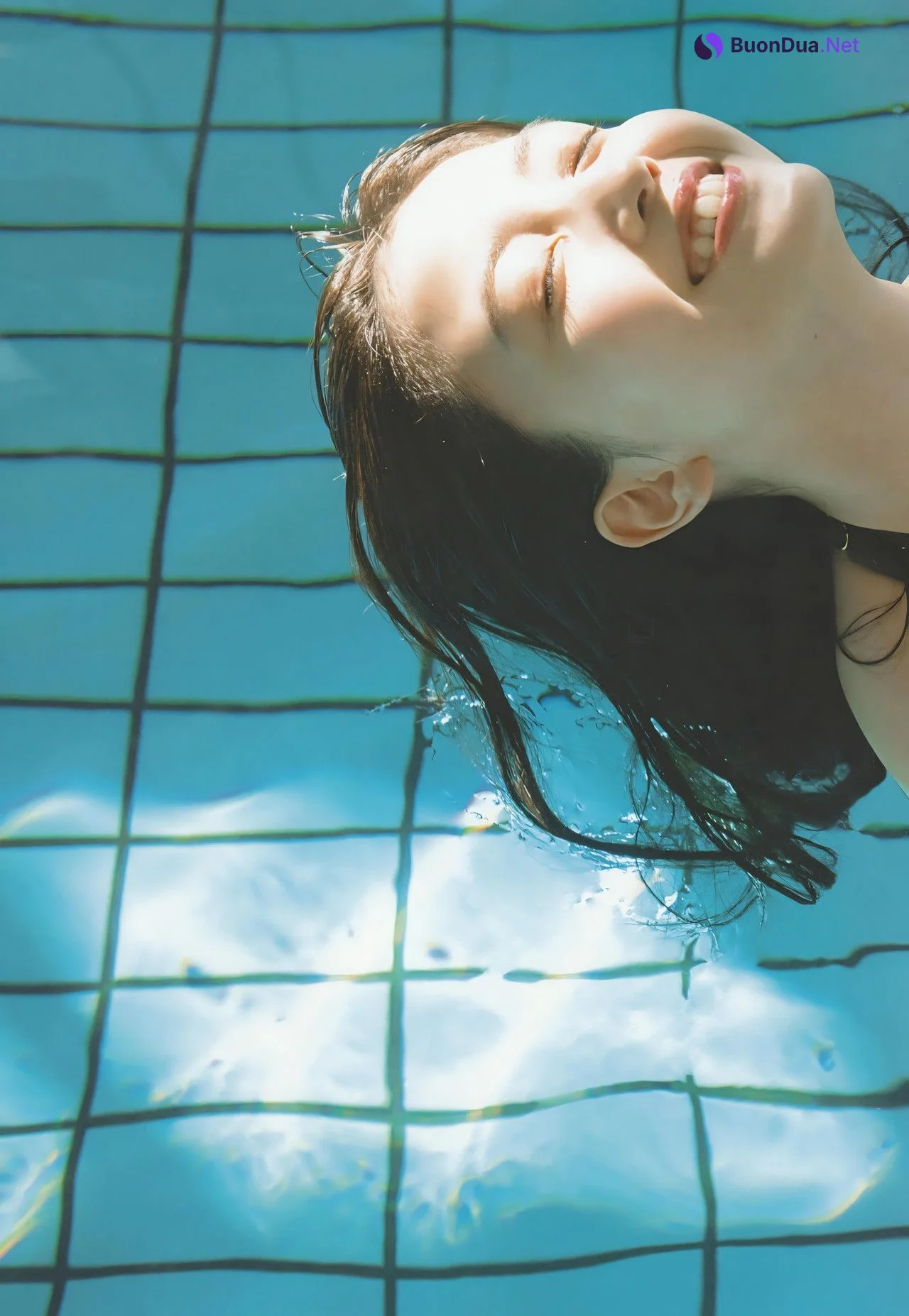 Shiori Kubo 久保史緒里, 1st写真集 [交差点] Set.03 - Photo 16
