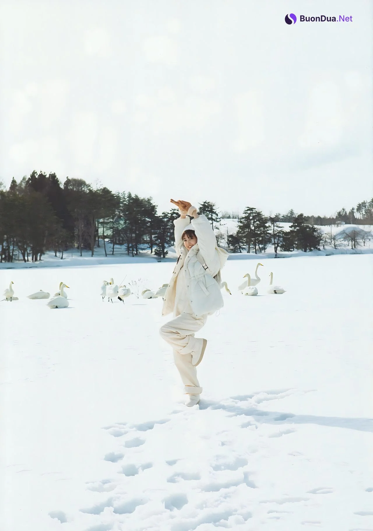 Shiori Kubo 久保史緒里, 1st写真集 [交差点] Set.03 - Photo 7