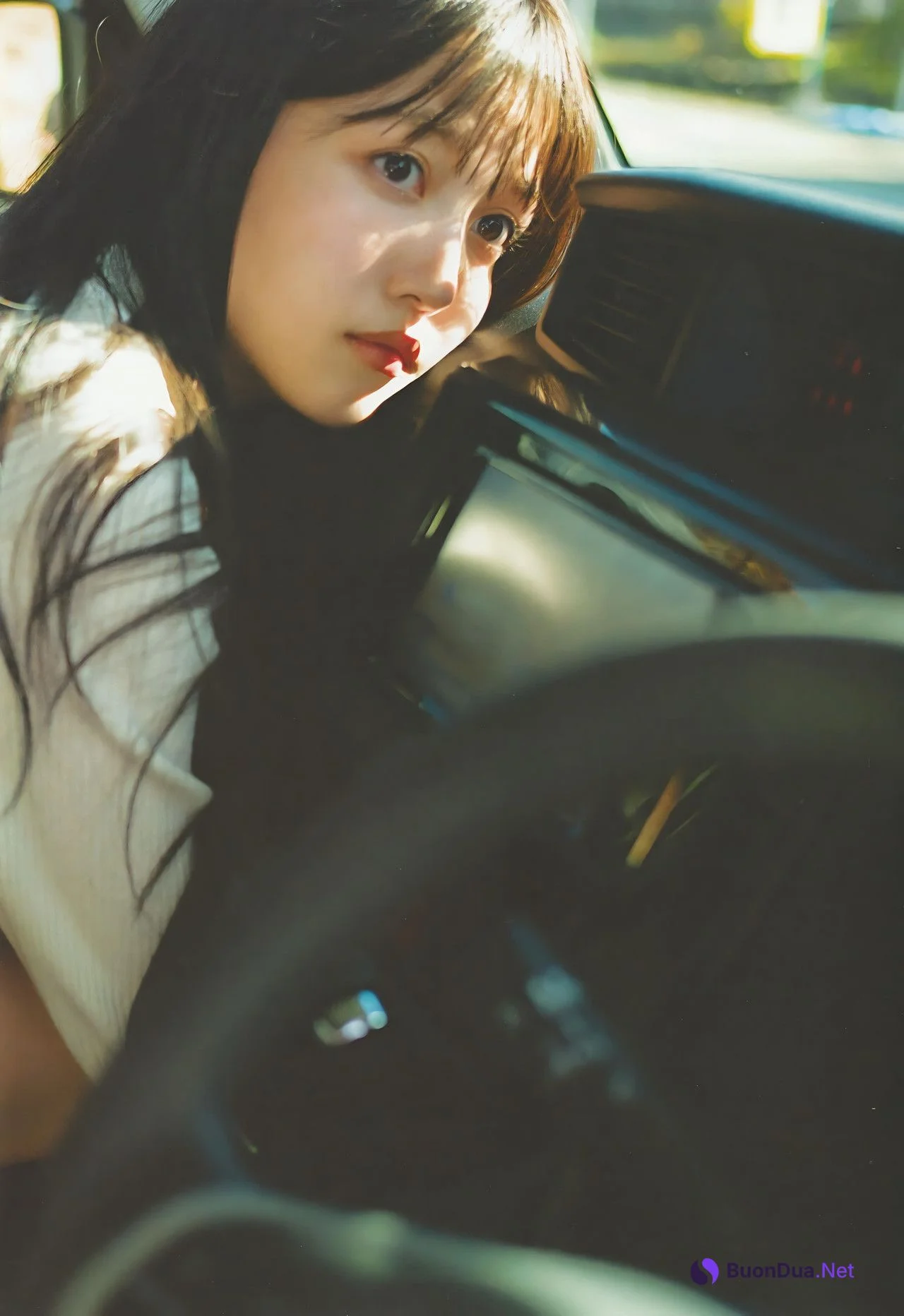 Shiori Kubo 久保史緒里, 1st写真集 [交差点] Set.03 - Photo 9