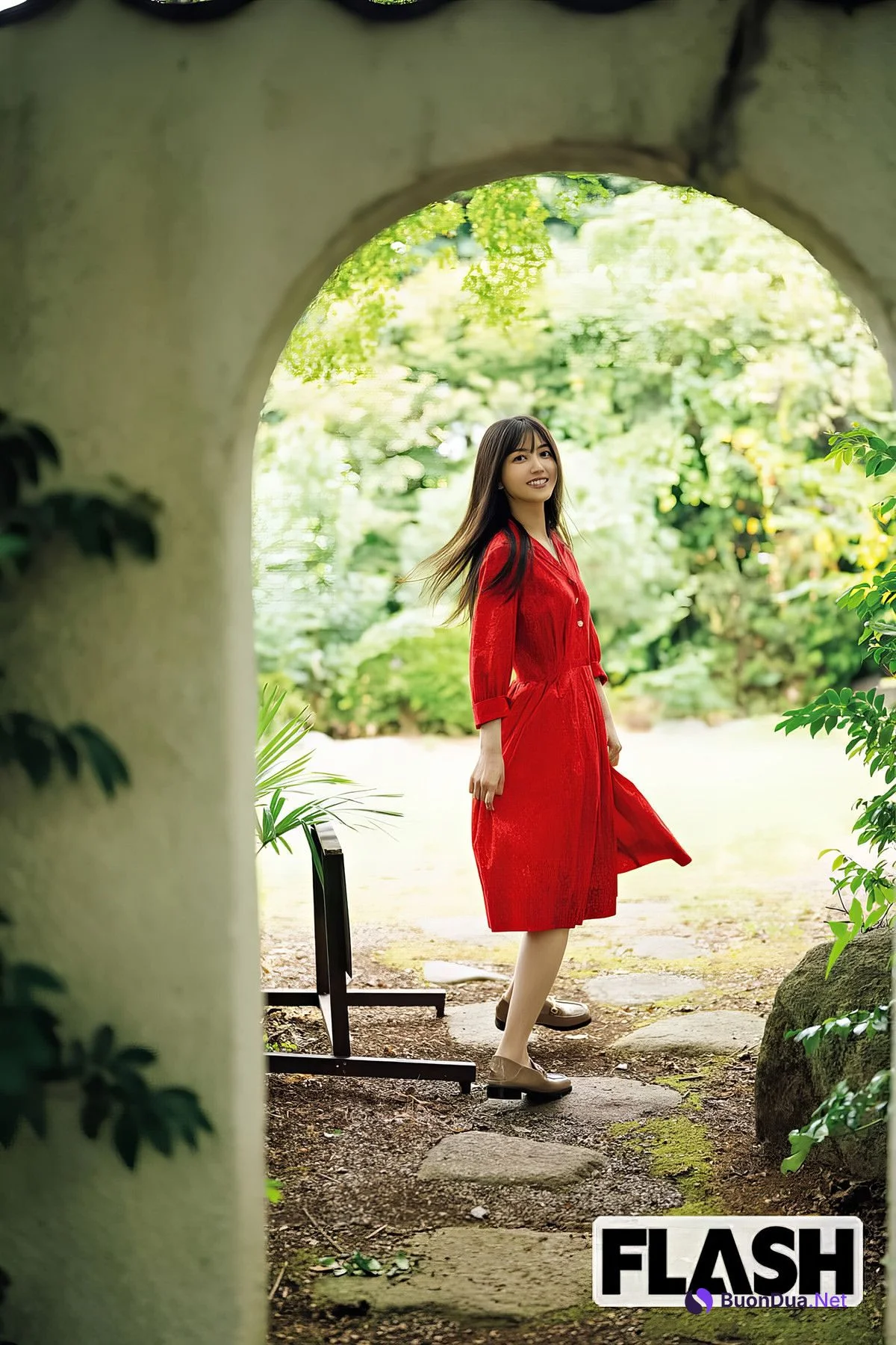Shiori Kubo 久保史緒里, FLASH 2024.11.19 (フラッシュ 2024年11月19日号) - Photo 13