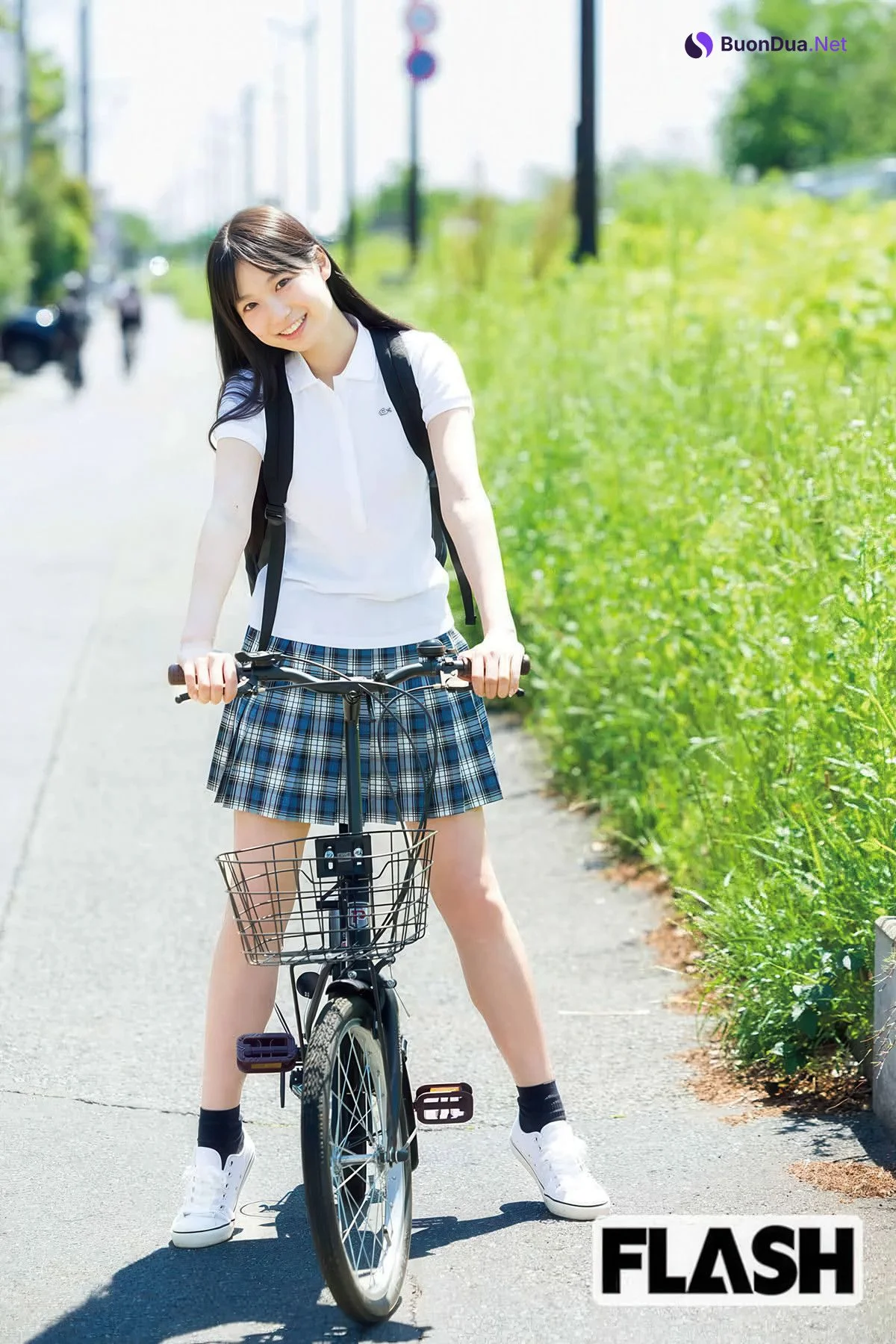 Shiori Momota 百田汐里, FLASH 2025.06.17 (フラッシュ 2025年6月17日号) - Photo 9