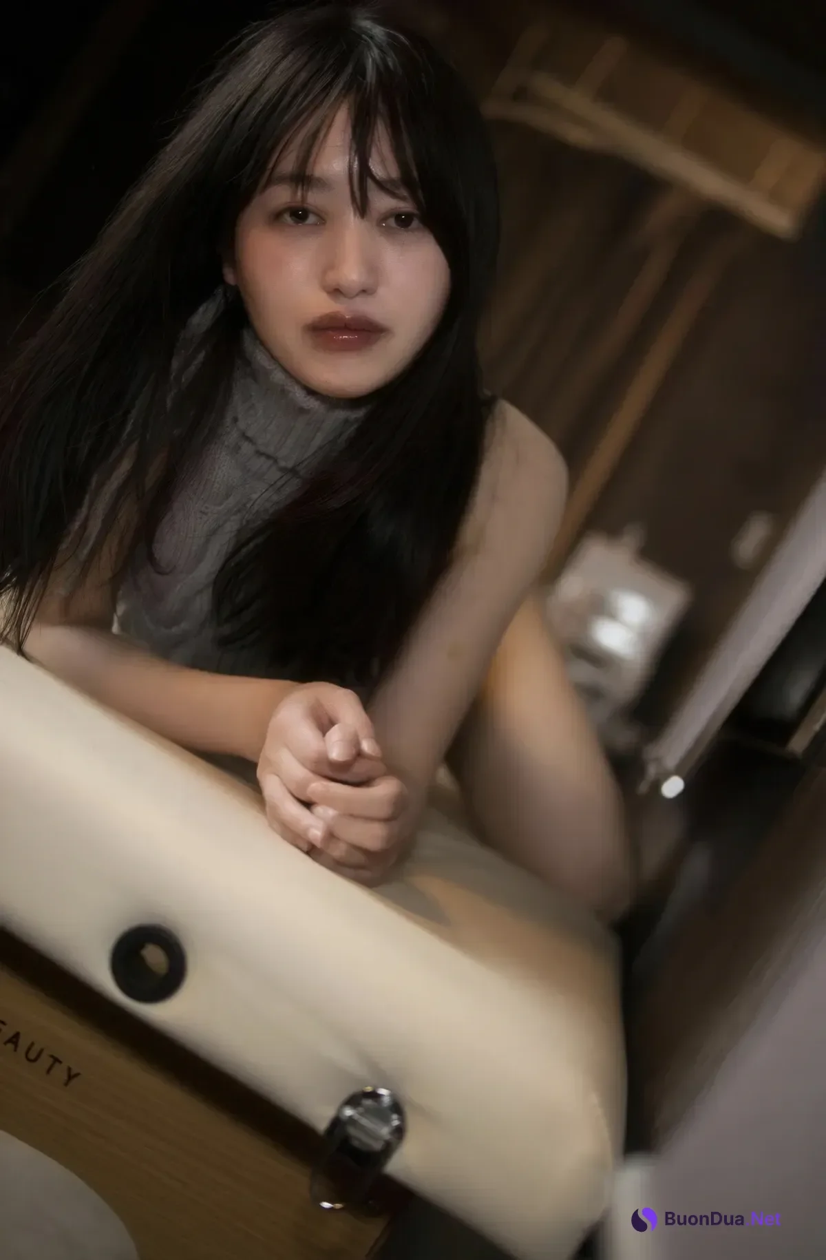Shizuka Saito 斉藤静, セミヌード写真集 密室 大きなお尻に理想のオディライン どこかえっちな雰囲気を纏ったセクシーな美女があなたを禁断の世界へ Set.01 - Photo 4