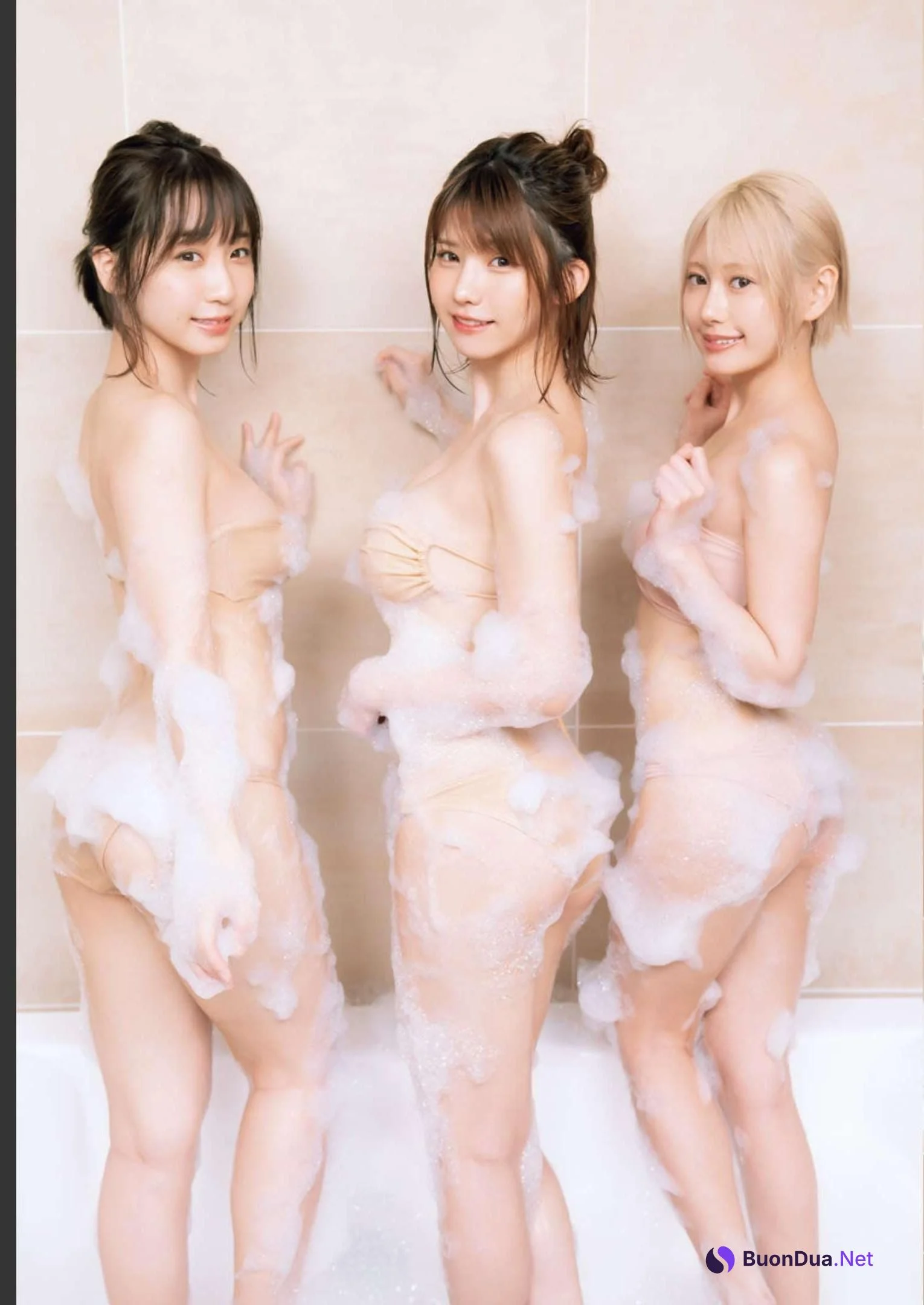 えなこ 篠崎こころ 伊織もえ, Shonen Champion 2022 No.51 (少年チャンピオン 2022年51号) - Photo 11