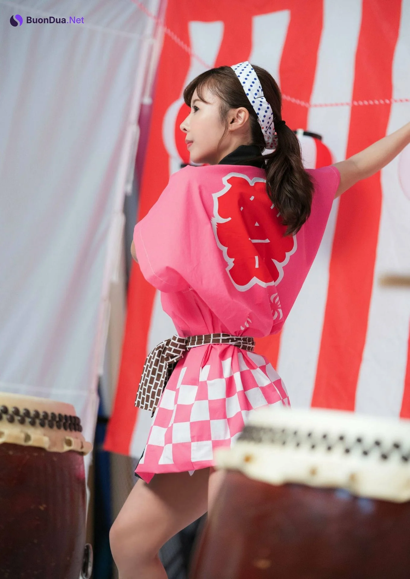 栗山莉緒×桃園怜奈, Shukan Post 2023.11.10 (週刊ポスト 2023年11月10日号) - Photo 11