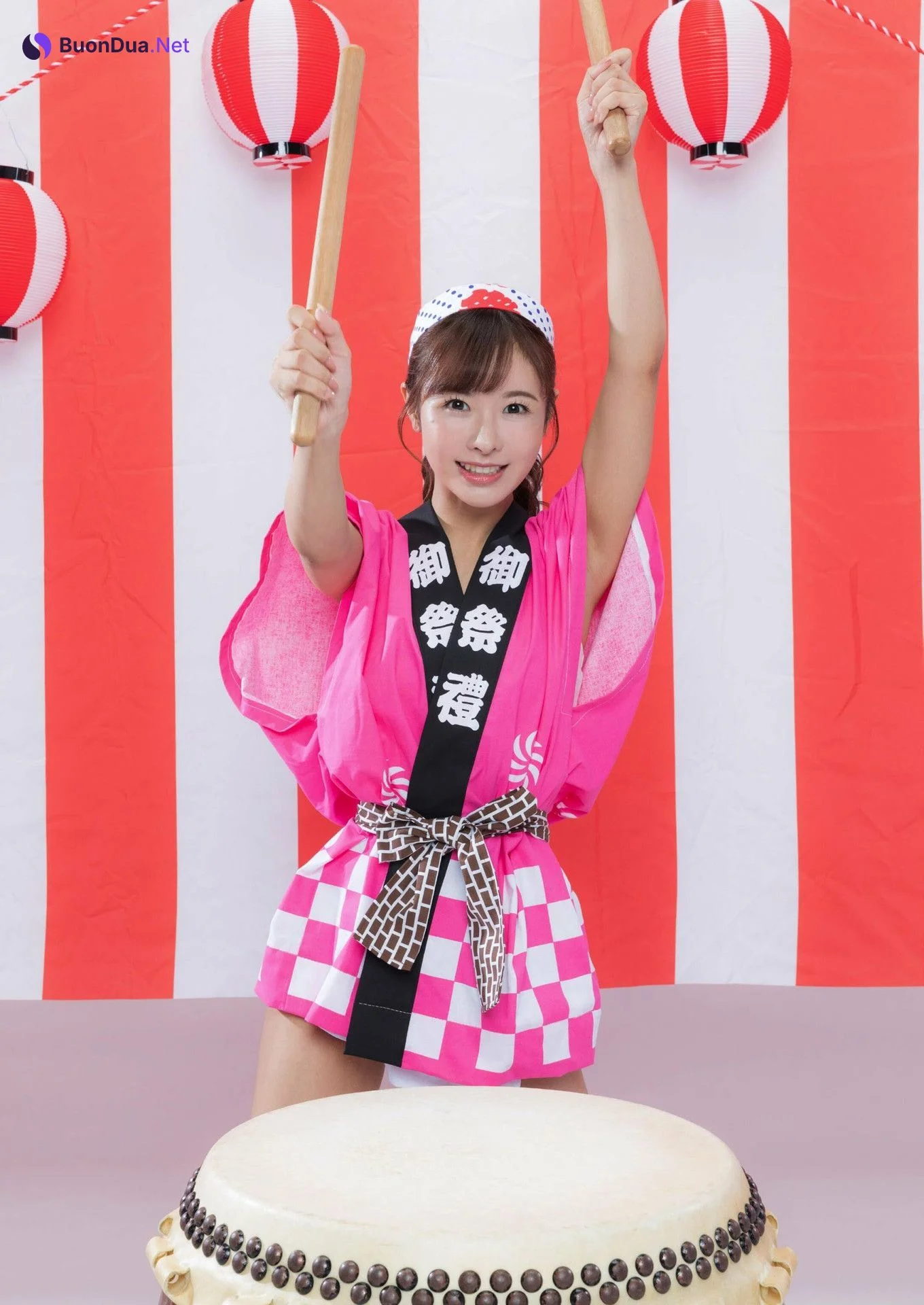 栗山莉緒×桃園怜奈, Shukan Post 2023.11.10 (週刊ポスト 2023年11月10日号) - Photo 2