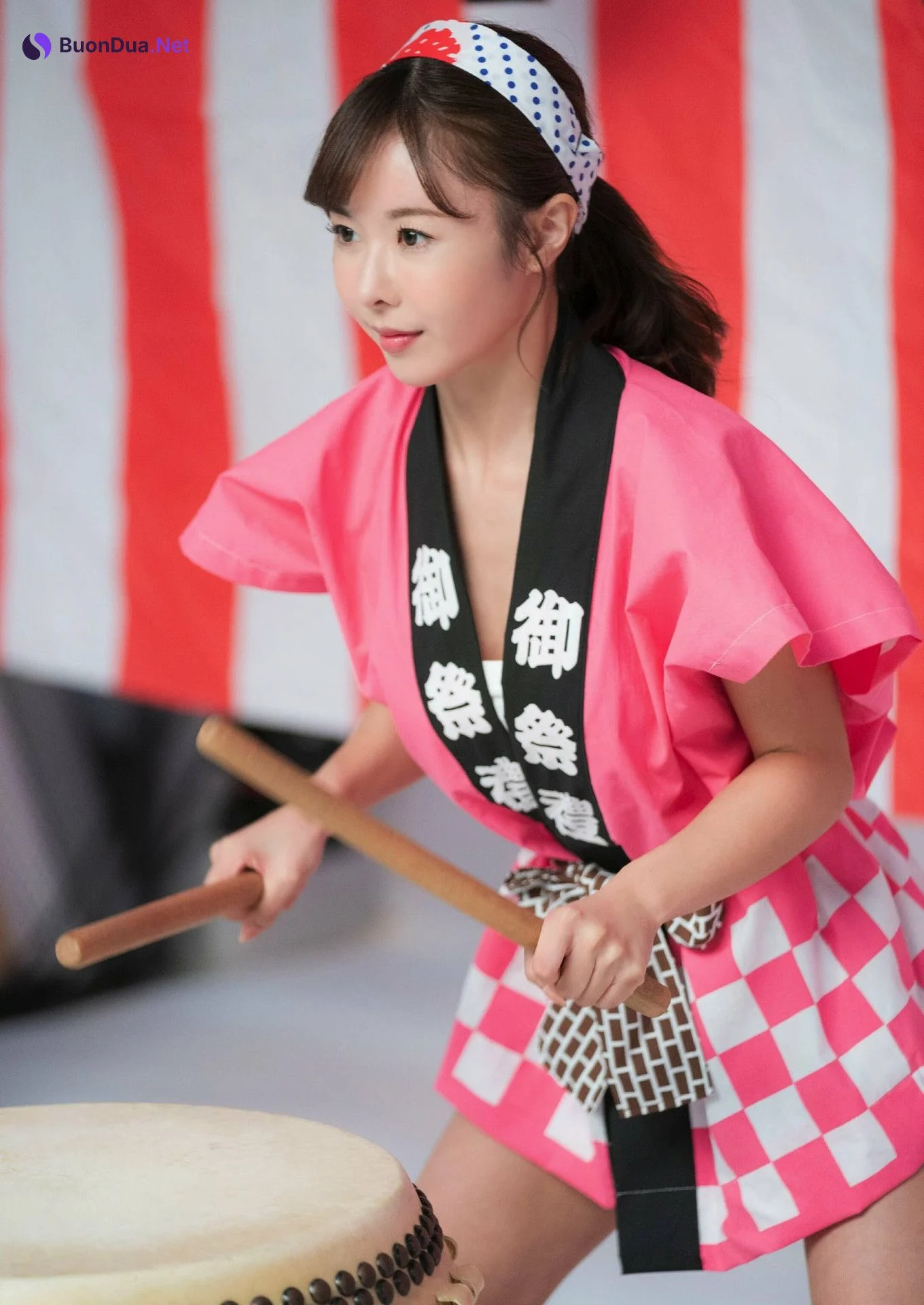 栗山莉緒×桃園怜奈, Shukan Post 2023.11.10 (週刊ポスト 2023年11月10日号) - Photo 6