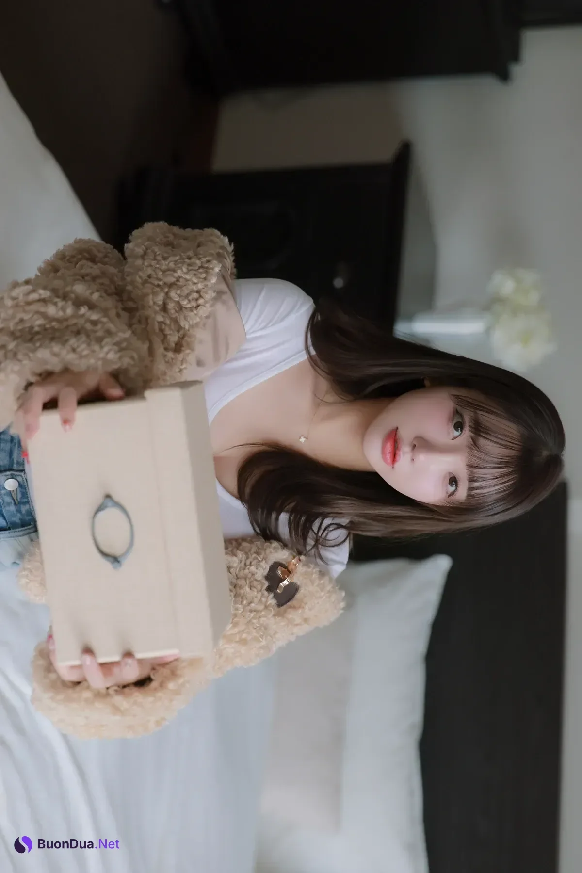 Son Yeeun 손예은, Photobook 「2025 X-Mas Offline」 Set.01 - Photo 16