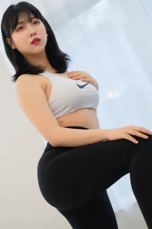 Song Hana 송하나, [ROGLE] Leggings