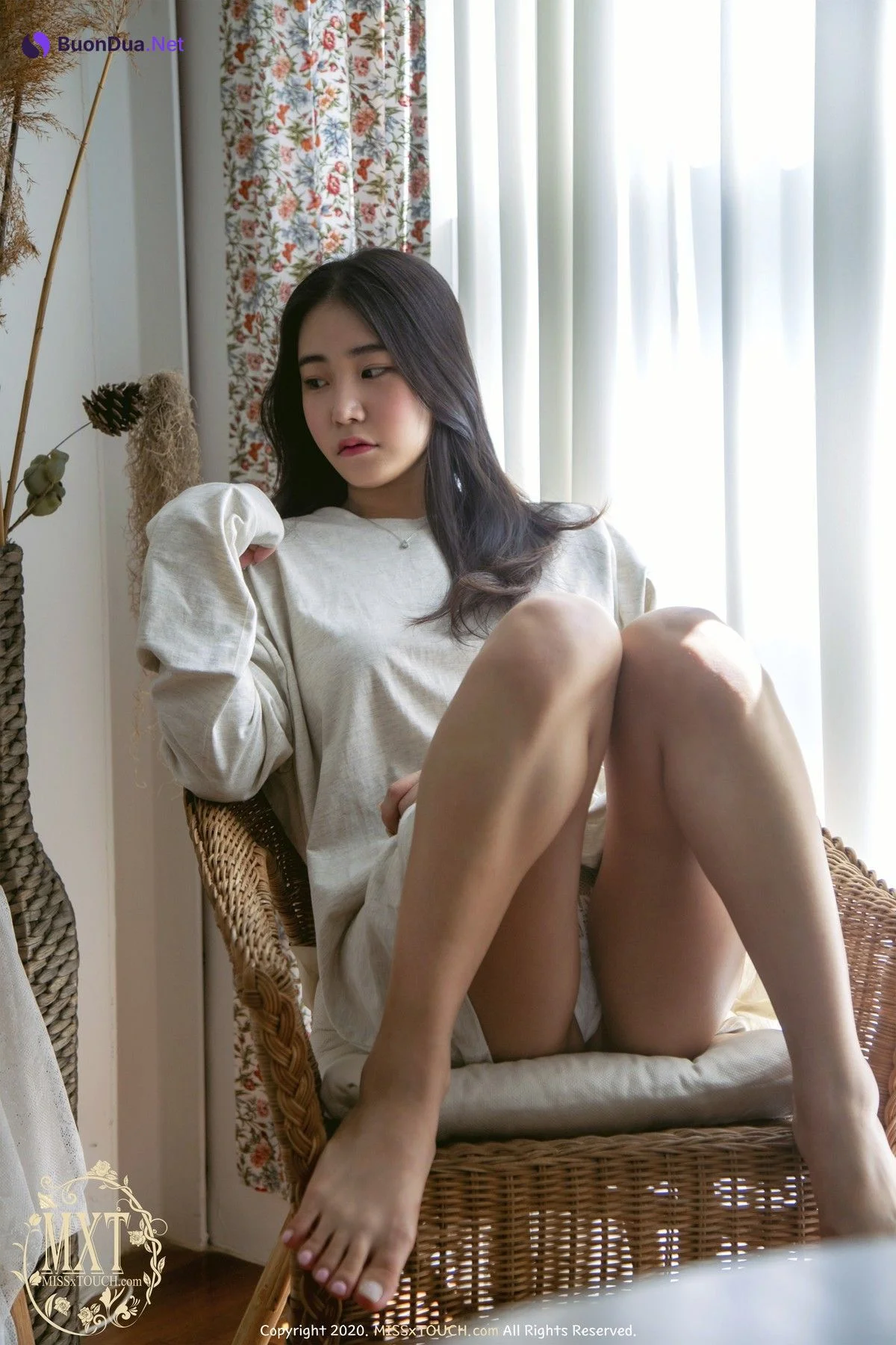 SUA 지수아, [MISS TOUCH] SuA 12th Photobook - Photo 2