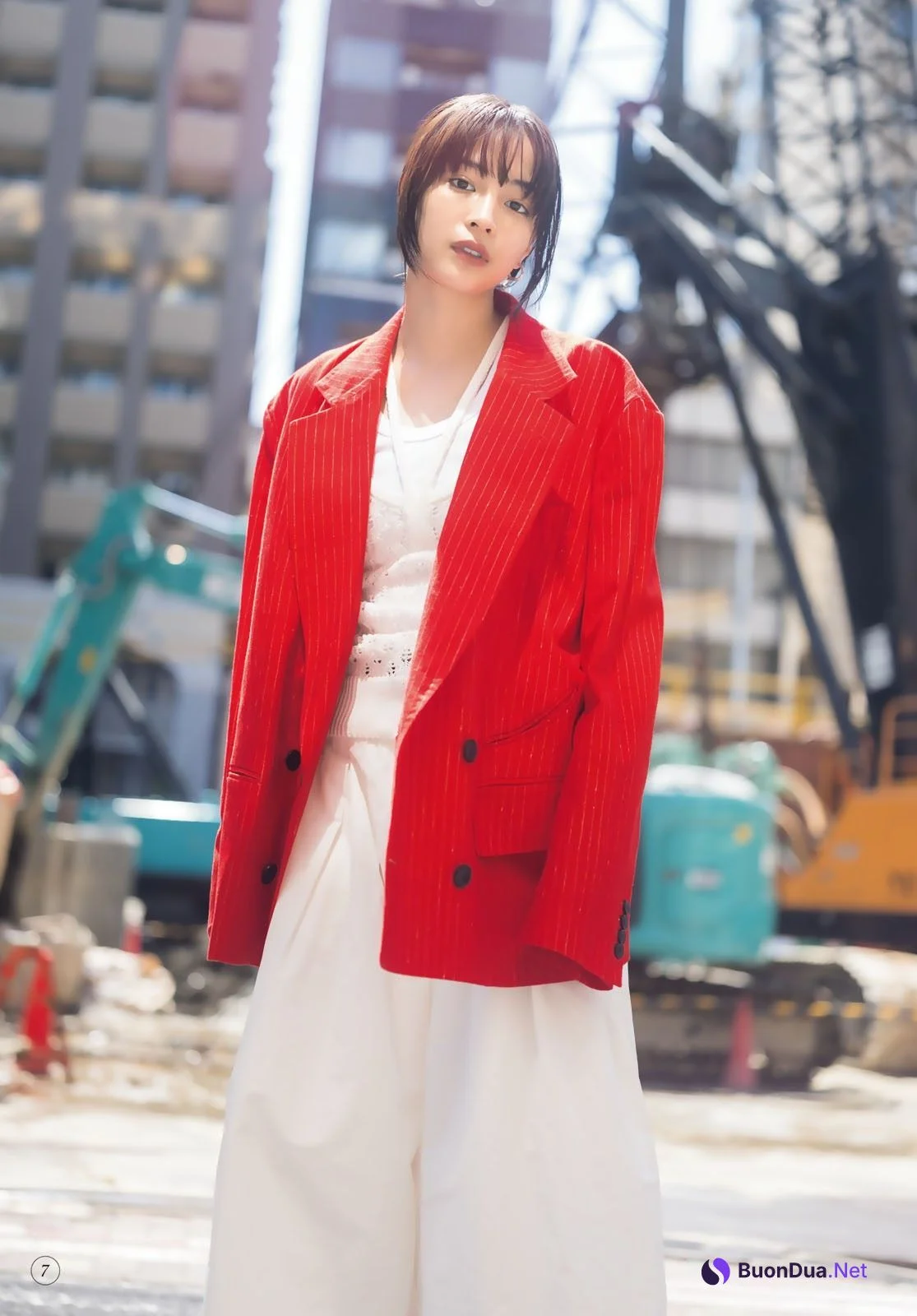 Suzu Hirose 広瀬すず, Shonen Magazine 2023 No.27 (週刊少年マガジン 2023年27号) - Photo 8