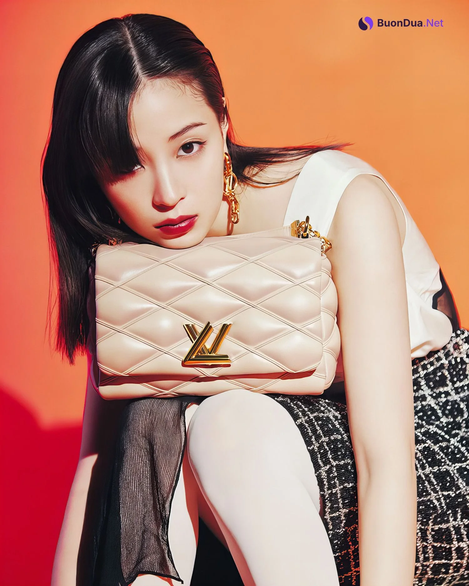Suzu Hirose 広瀬すず, VOGUE JAPAN 2024.04 - Photo 11