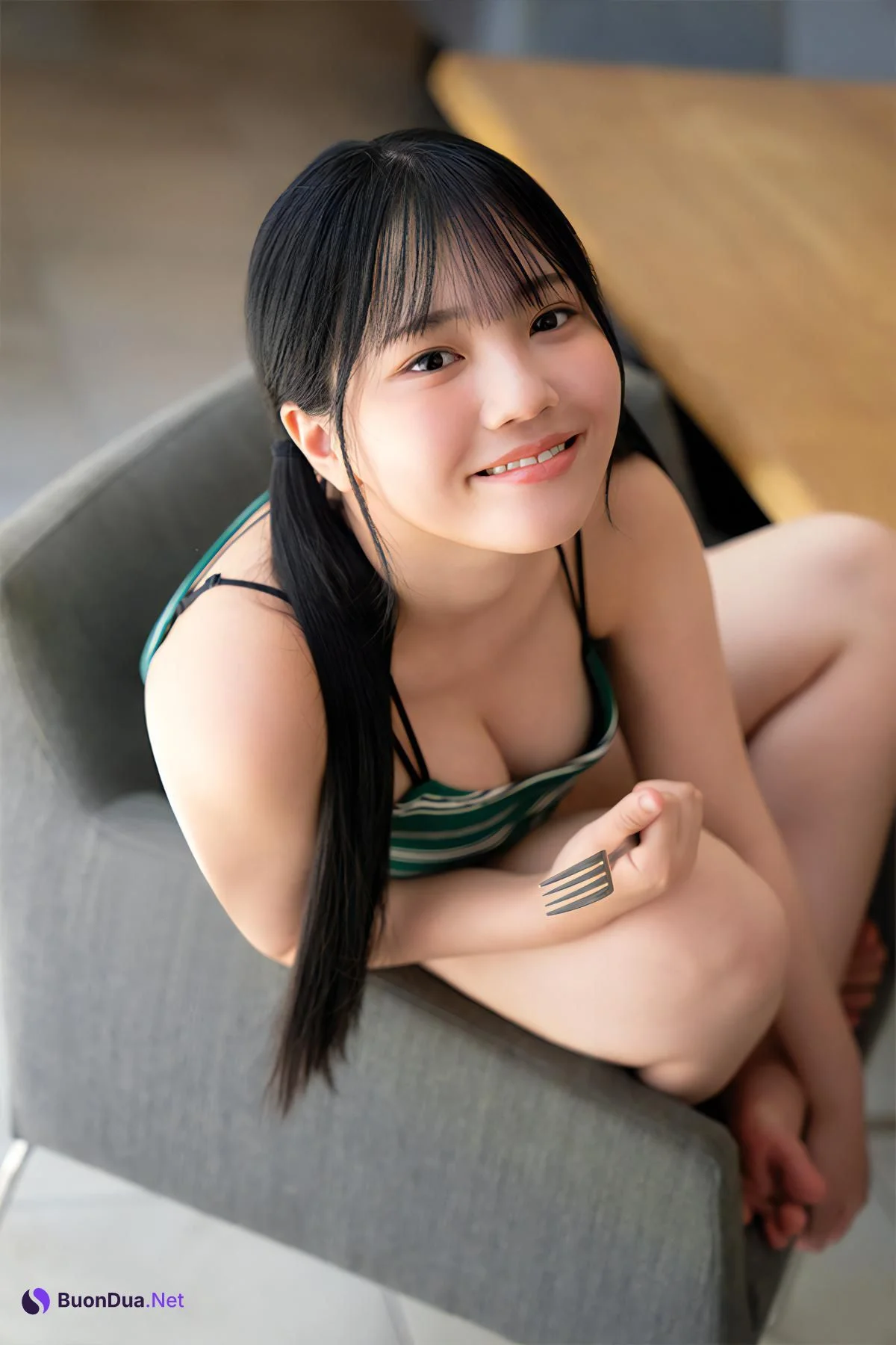 Suzu Suzuhara 鈴原すず, Young Gangan 2023 No.20 (ヤングガンガン 2023年20号) - Photo 14