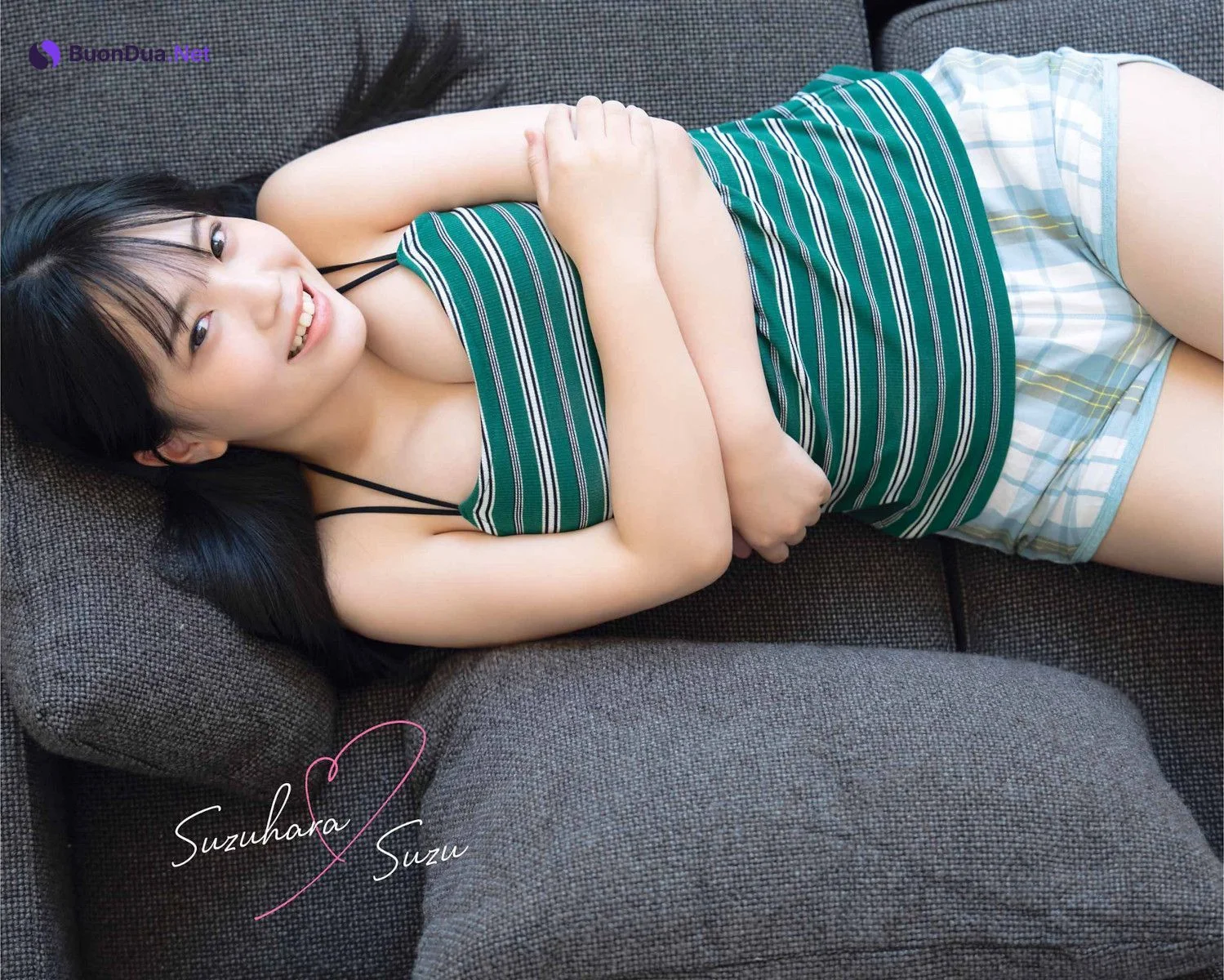 Suzu Suzuhara 鈴原すず, Young Gangan 2023 No.20 (ヤングガンガン 2023年20号) - Photo 3