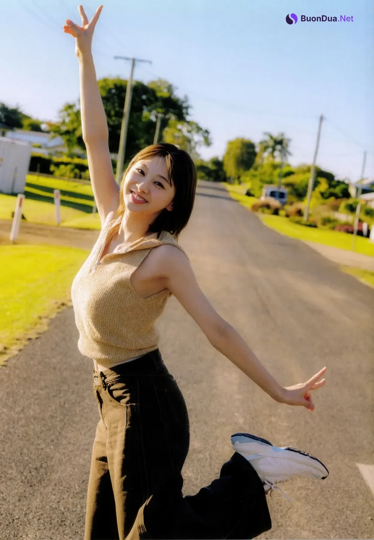 Suzuka Tomita 富田鈴花, 写真集 「鈴花サーキット」 Set.03 - รูปภาพ 4