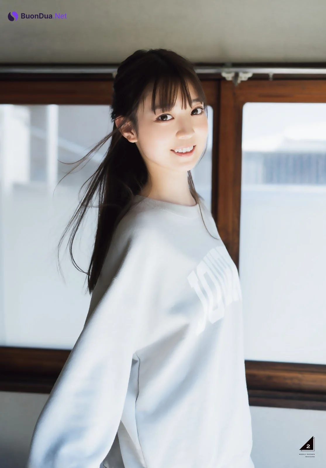 Tamami Sakaguchi 阪口珠美, Shonen Magazine 2021 No.18 (週刊少年マガジン 2021年18号) - Photo 2