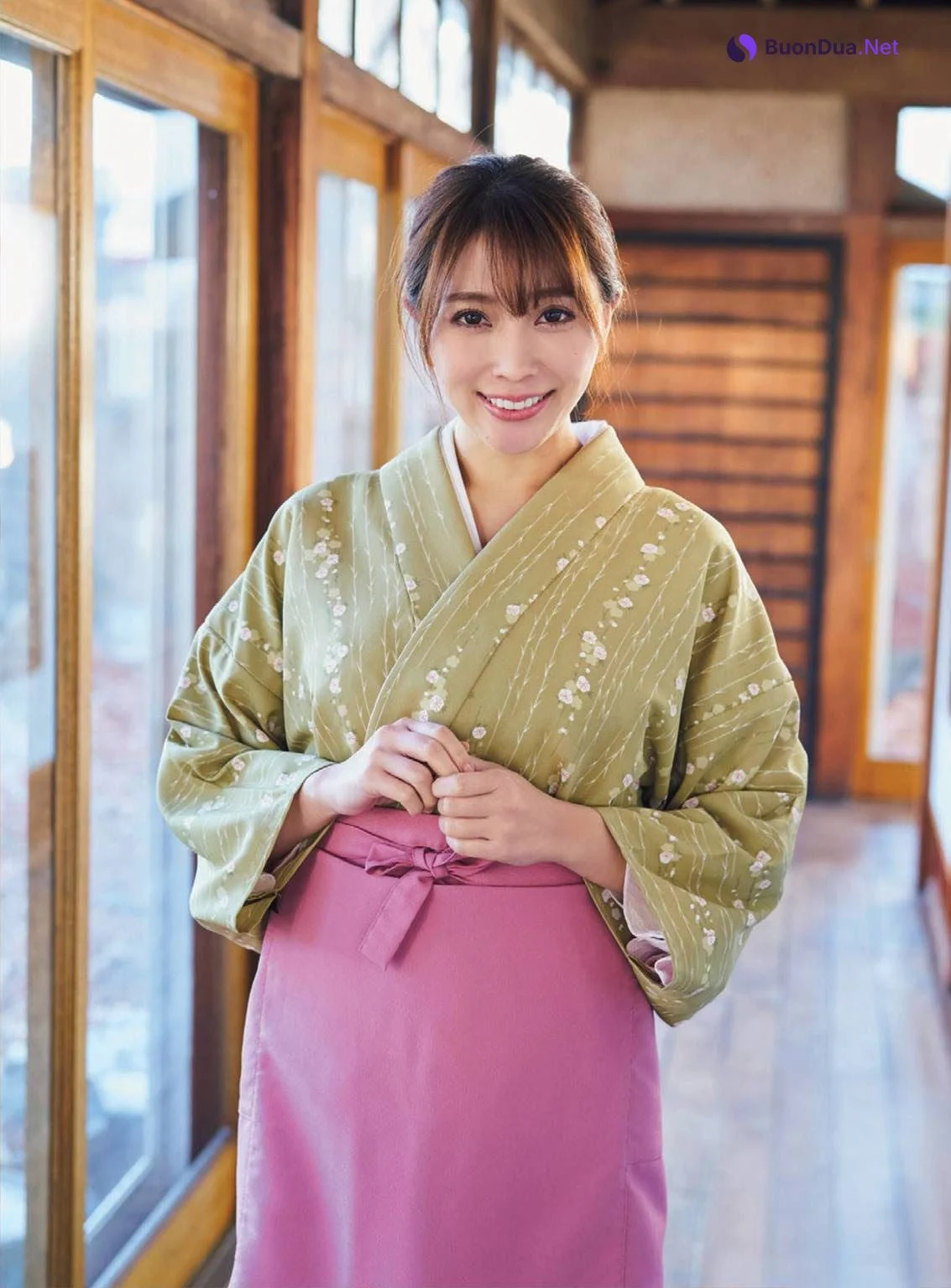 Tomomi Morisaki 森咲智美, FRIDAY 2021.02.26 (フライデー 2021年2月26日号) - Photo 2