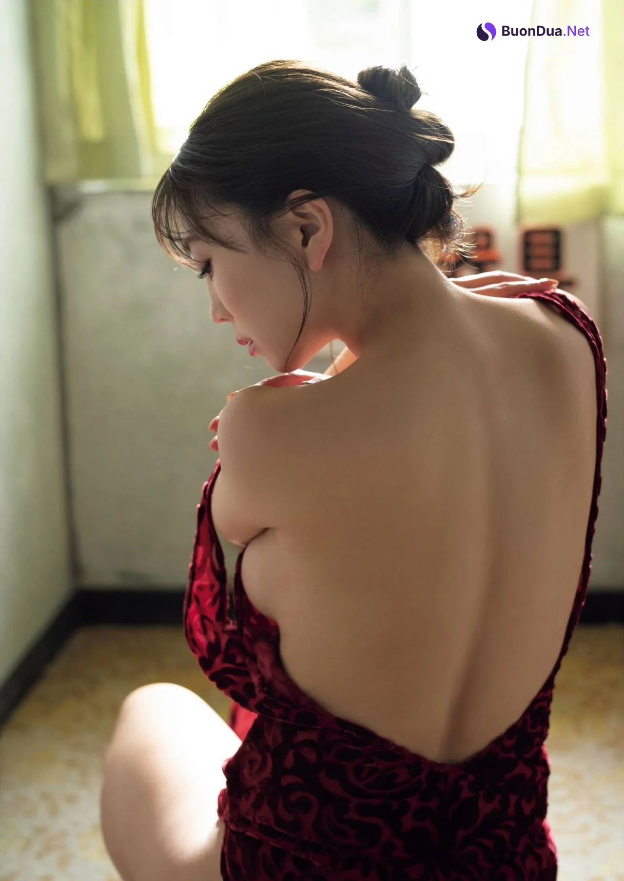 Tomomi Morisaki 森咲智美, FRIDAY 2022.03.04 (フライデー 2022年3月4日号) - Photo 6