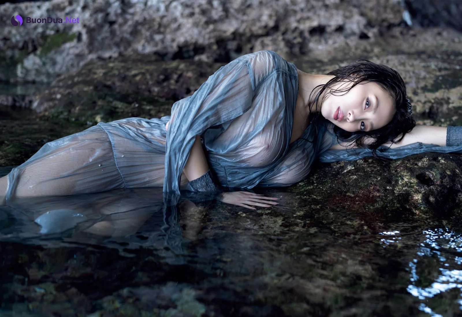 Tomomi Morisaki 森咲智美, FRIDAY 2022.03.04 (フライデー 2022年3月4日号) - Photo 8