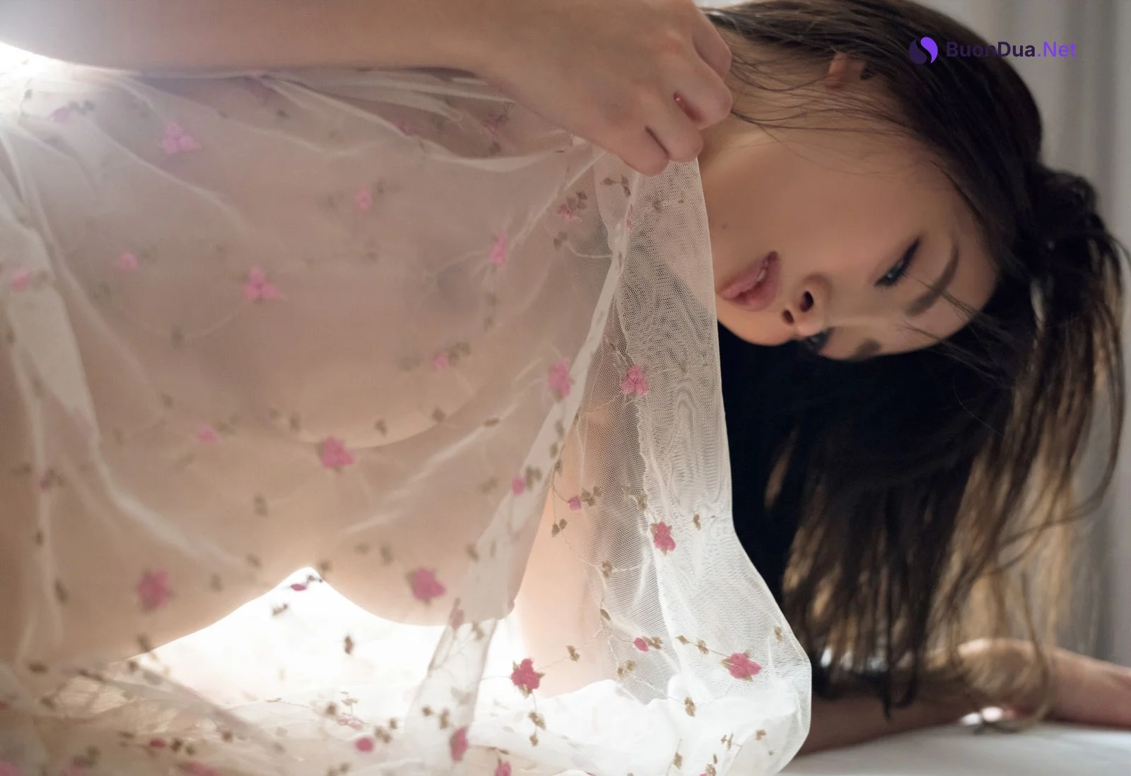 Tomomi Morisaki 森咲智美, FRIDAY 2022.04.29 (フライデー 2022年4月29日号) - Photo 8