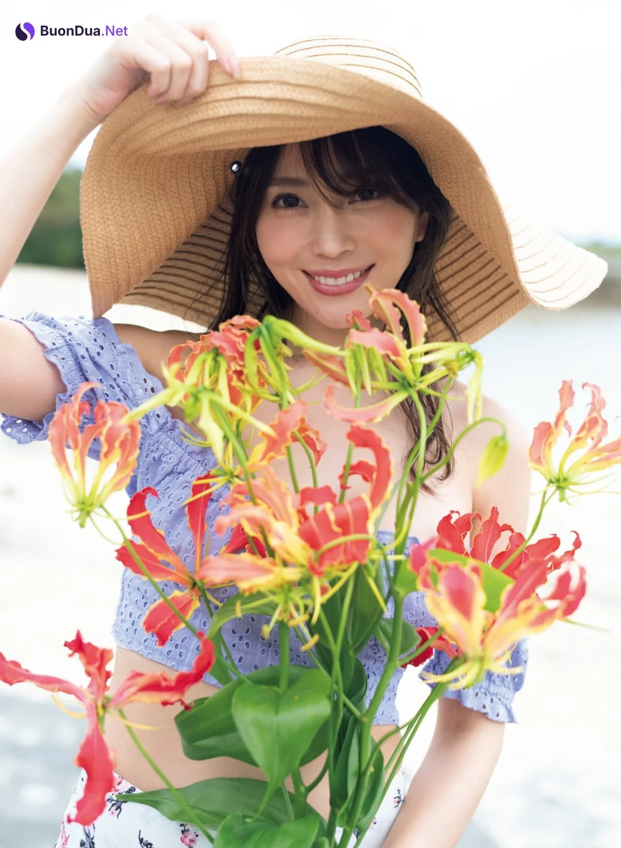 Tomomi Morisaki 森咲智美, FRIDAY Digital 2022.03.25 (フライデー 2022年3月25日号) - Photo 2