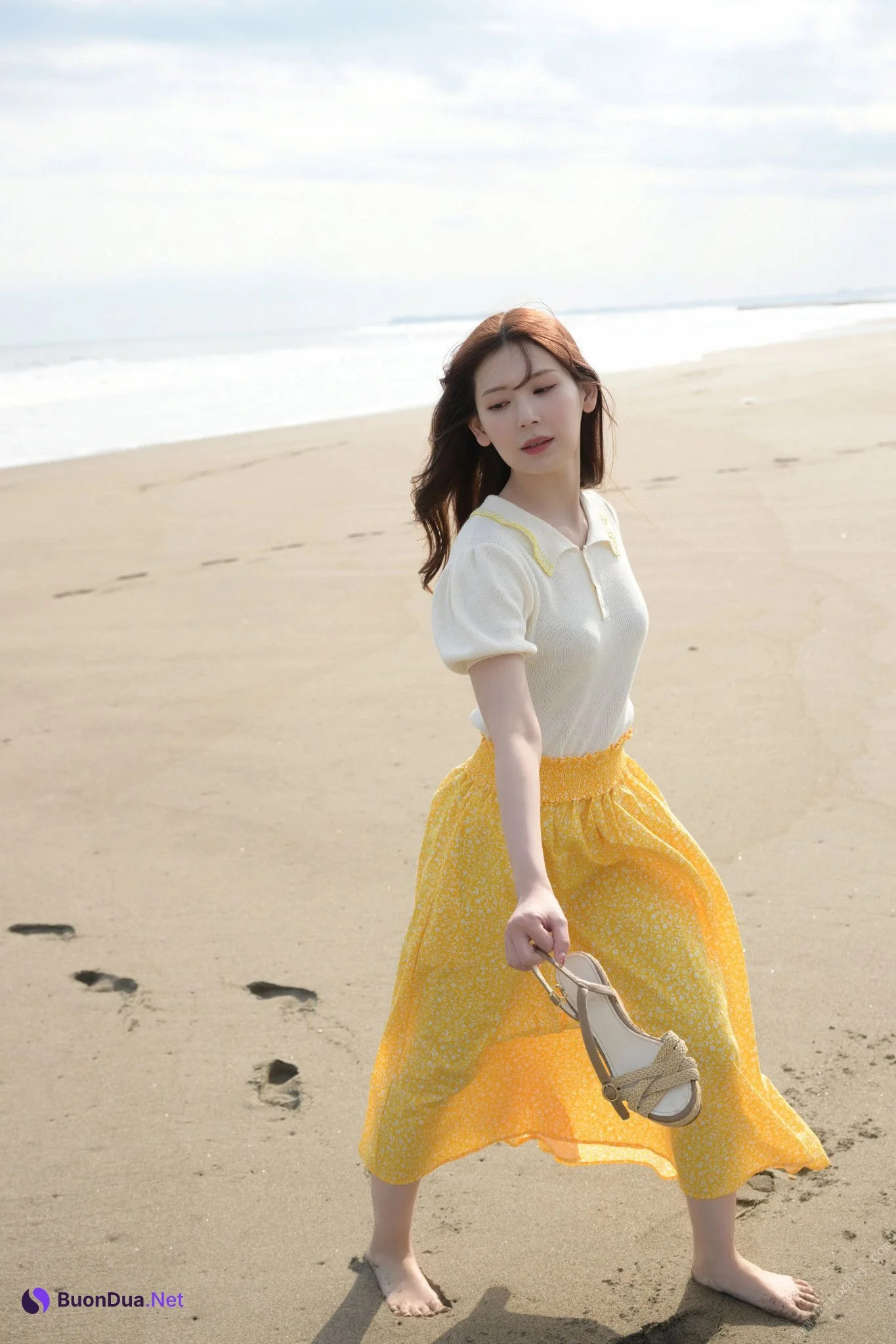 Tsumugi Akari 明里つむぎ, ＦＲＩＤＡＹデジタル写真集 「君とつむぐ夏 Vol.2」 Set.01 - Photo 8