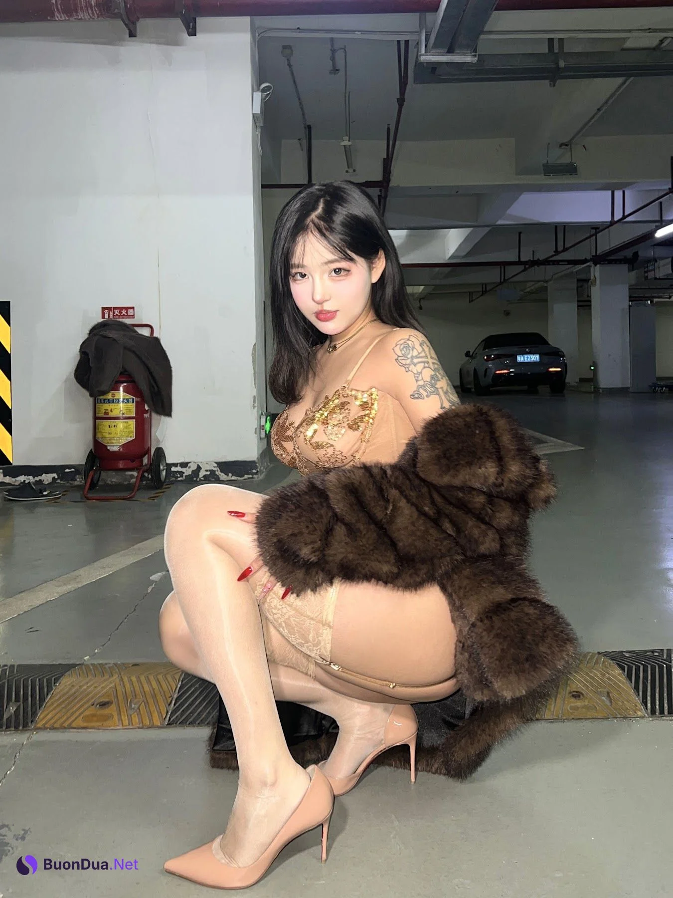 小u优优子 – 貂皮大衣 - 사진 3