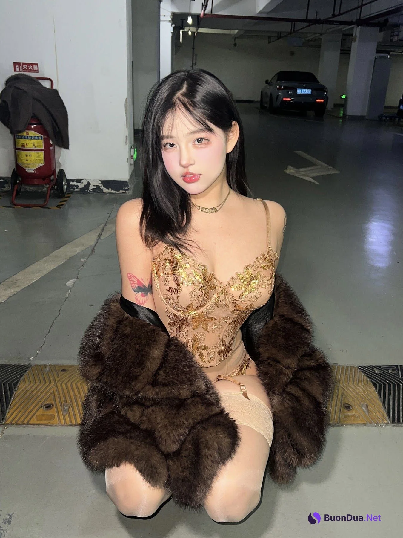 小u优优子 – 貂皮大衣 - Photo 31