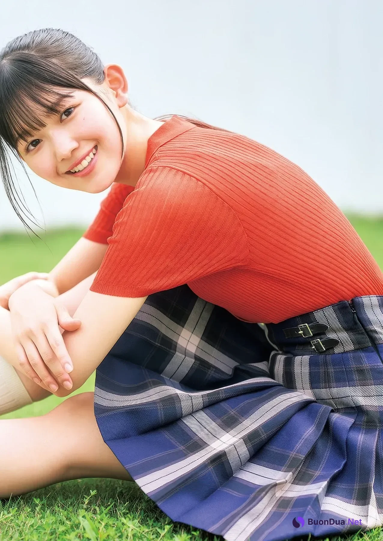 Ui Yamakawa 山川宇衣, Neo Sato 佐藤愛桜, Young Jump 2025 No.48 (ヤングジャンプ 2025年48号) - Photo 4