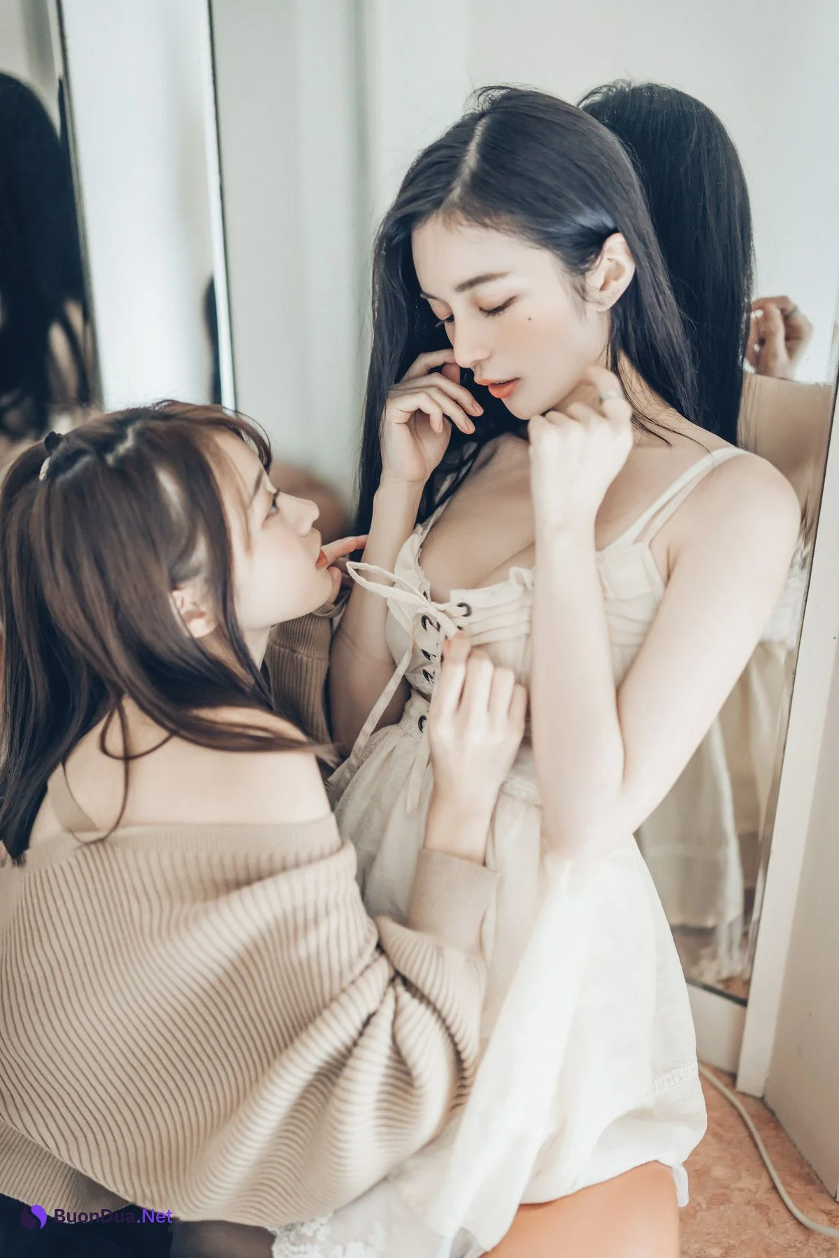 我的大小女友❤️ 妍妍+辰辰 🔞情人節帶兩位女友開房間 超超透上衣 透明內褲 吸奶 揉胸 舌吻 局部特寫 Vol.01 - Photo 15