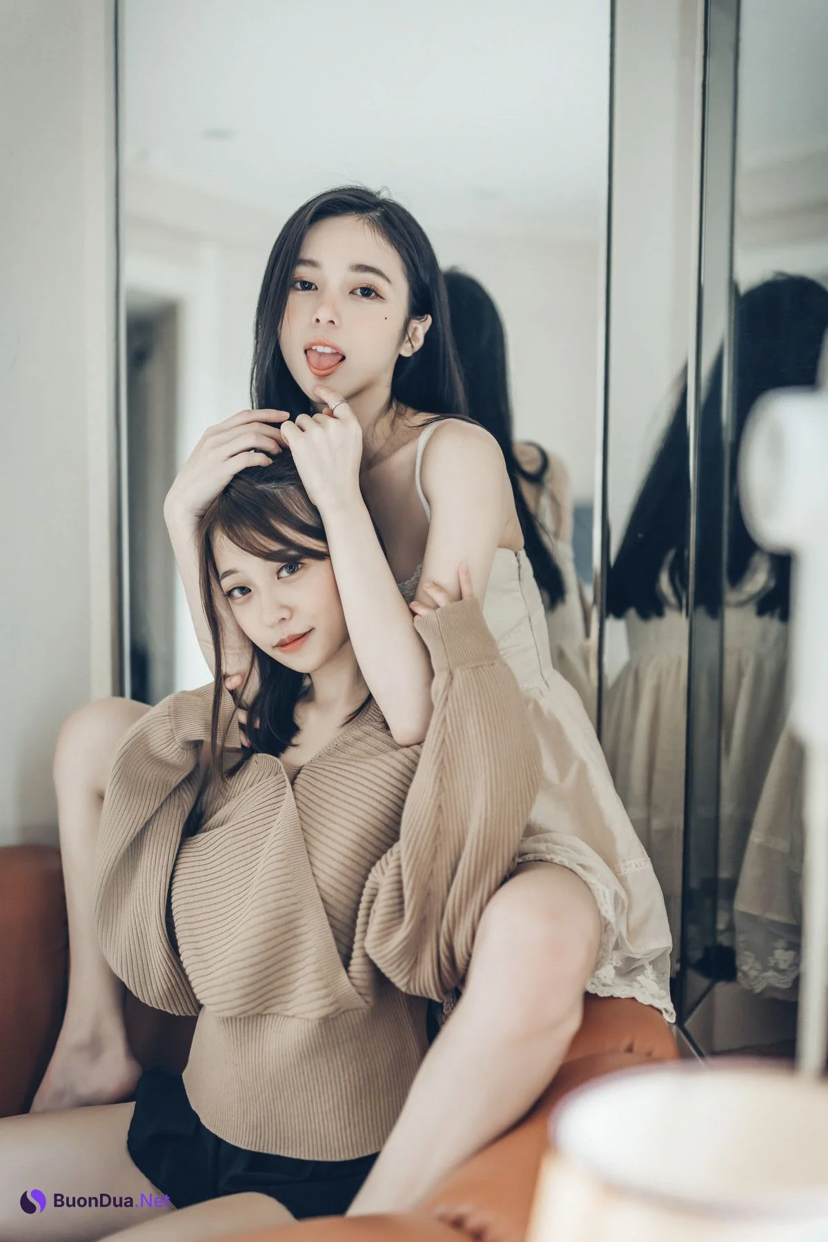 我的大小女友❤️ 妍妍+辰辰 🔞情人節帶兩位女友開房間 超超透上衣 透明內褲 吸奶 揉胸 舌吻 局部特寫 Vol.01 - Photo 17