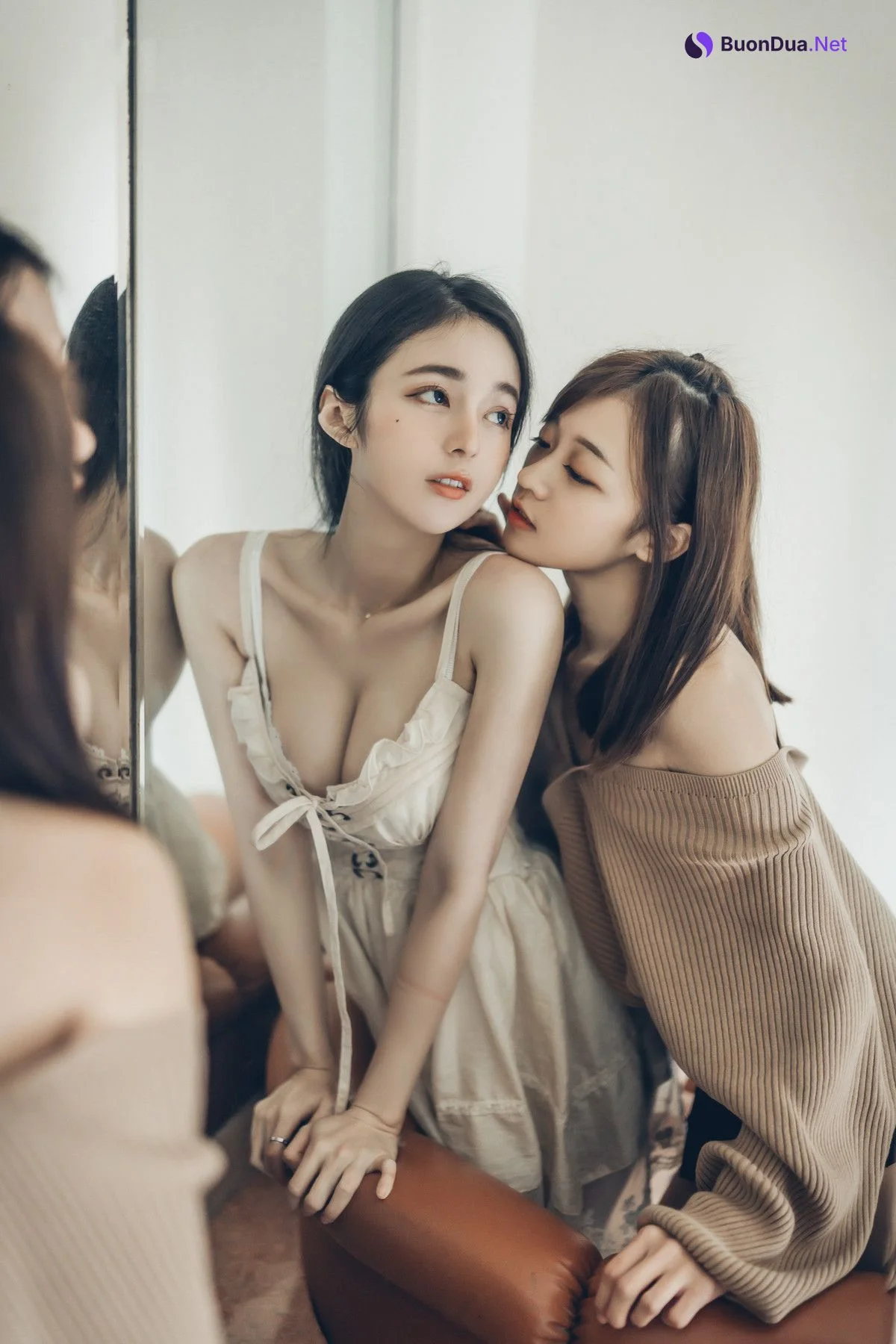 我的大小女友❤️ 妍妍+辰辰 🔞情人節帶兩位女友開房間 超超透上衣 透明內褲 吸奶 揉胸 舌吻 局部特寫 Vol.01 - Photo 18