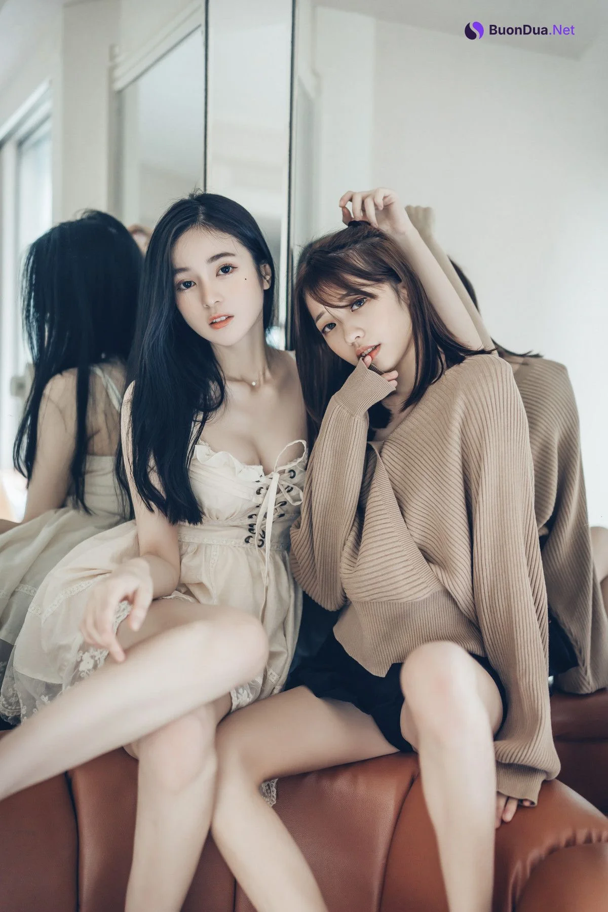 我的大小女友❤️ 妍妍+辰辰 🔞情人節帶兩位女友開房間 超超透上衣 透明內褲 吸奶 揉胸 舌吻 局部特寫 Vol.01 - Photo 19