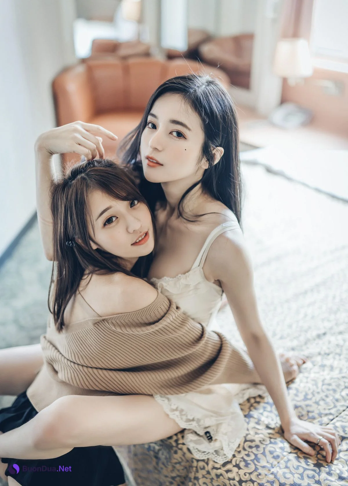 我的大小女友❤️ 妍妍+辰辰 🔞情人節帶兩位女友開房間 超超透上衣 透明內褲 吸奶 揉胸 舌吻 局部特寫 Vol.01 - Photo 6