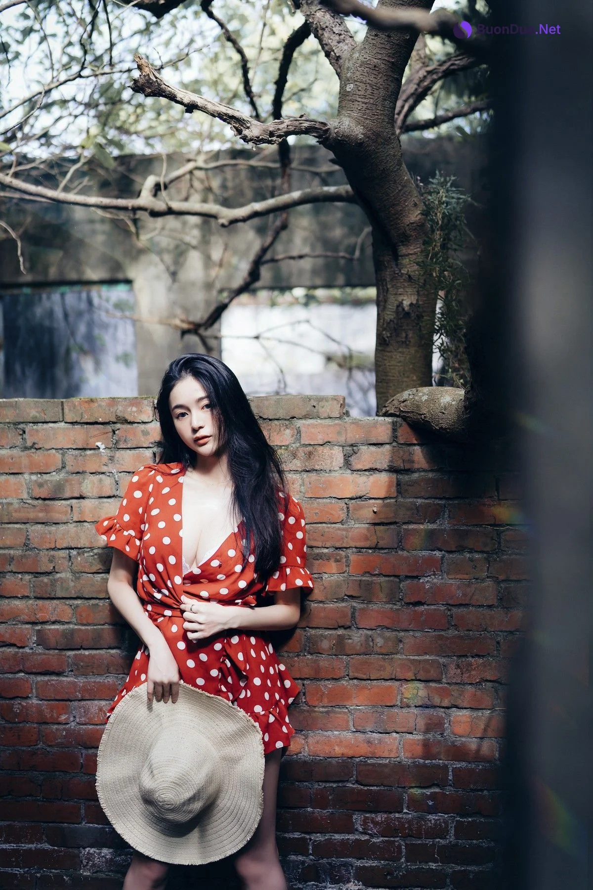 巨乳仙仙辰 野外露出初體驗❤️ 紅衣+透明內褲 裸上身吊帶褲 透明白色罩衫 Vol.01 - Photo 13