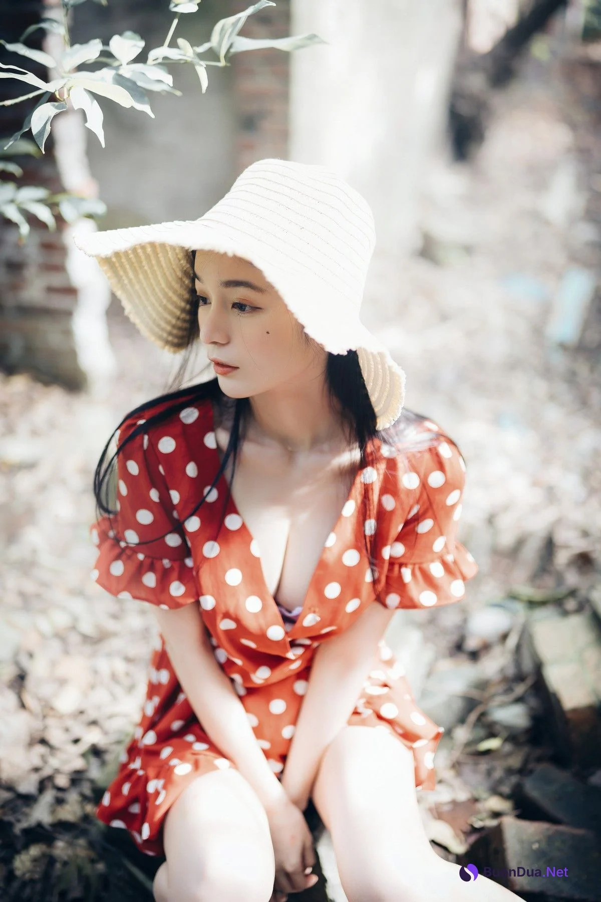 巨乳仙仙辰 野外露出初體驗❤️ 紅衣+透明內褲 裸上身吊帶褲 透明白色罩衫 Vol.01 - Photo 5