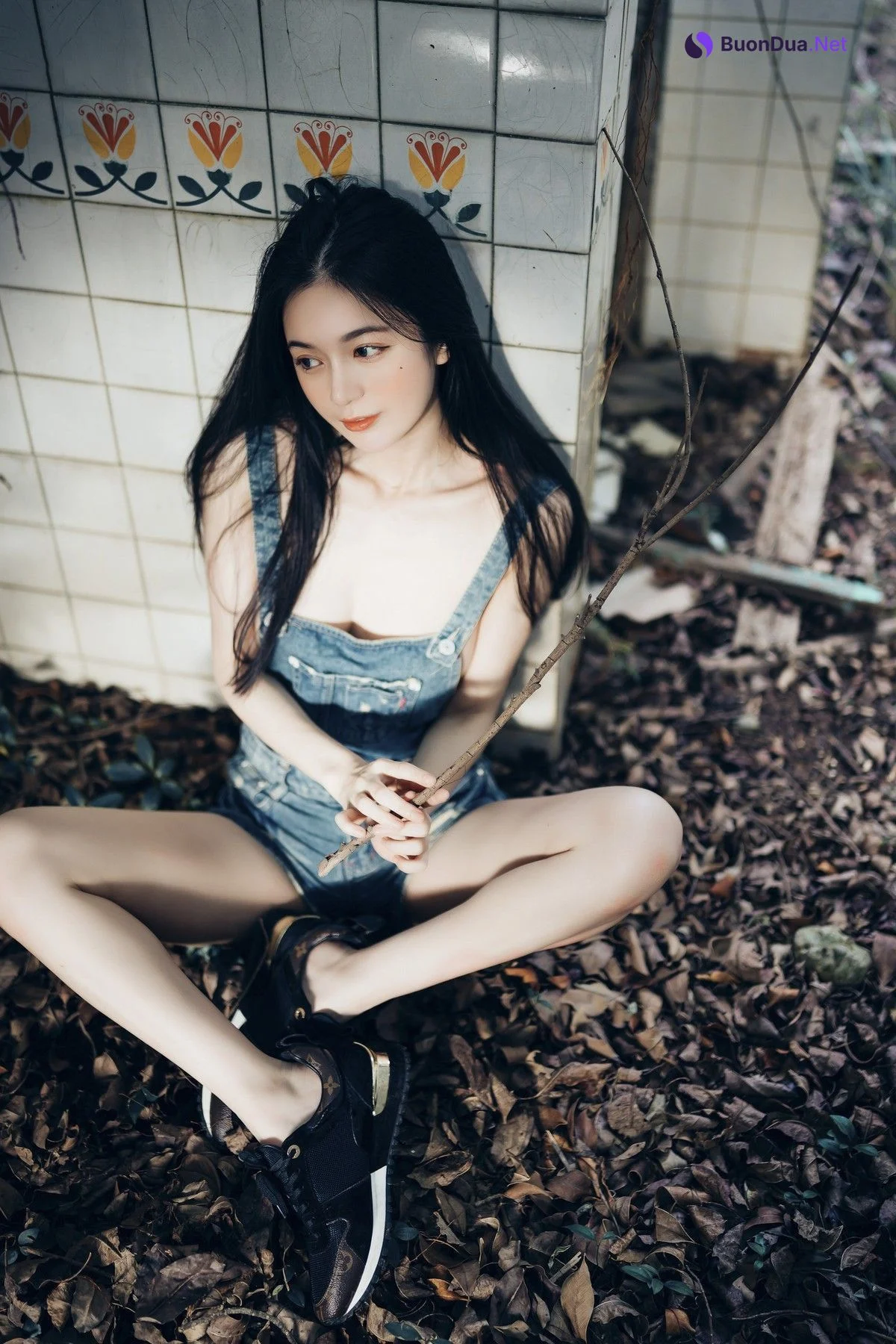 巨乳仙仙辰 野外露出初體驗❤️ 紅衣+透明內褲 裸上身吊帶褲 透明白色罩衫 Vol.02 - Photo 11