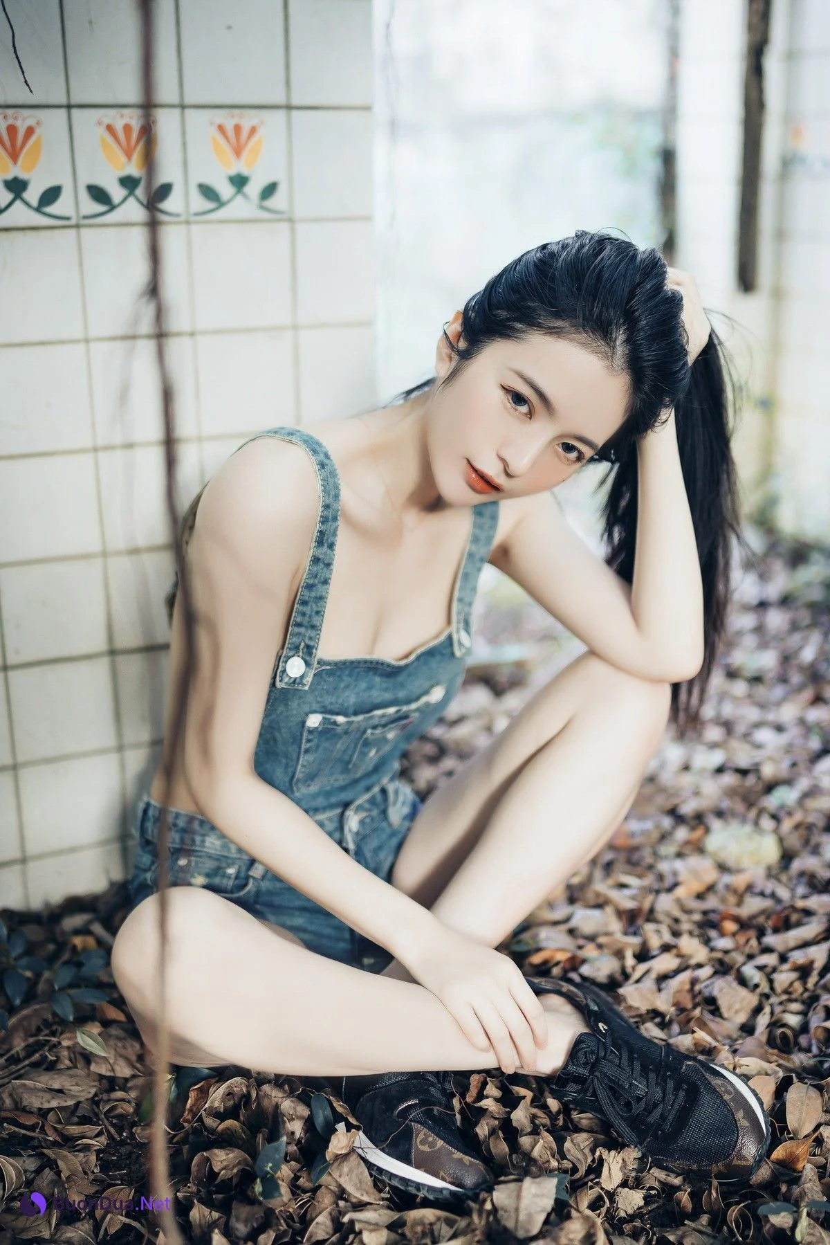 巨乳仙仙辰 野外露出初體驗❤️ 紅衣+透明內褲 裸上身吊帶褲 透明白色罩衫 Vol.02 - Photo 12