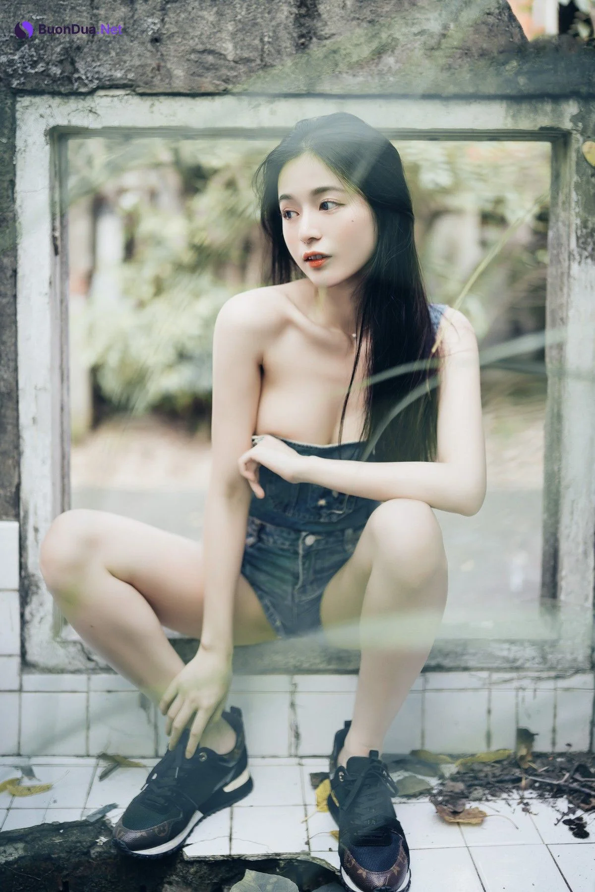 巨乳仙仙辰 野外露出初體驗❤️ 紅衣+透明內褲 裸上身吊帶褲 透明白色罩衫 Vol.02 - Photo 3