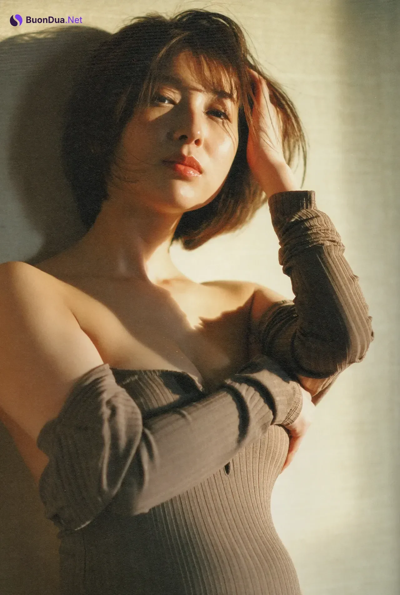 Wakana Abe 安部若菜, 1st 写真集 「愛される予感」 Set.05 - Photo 5