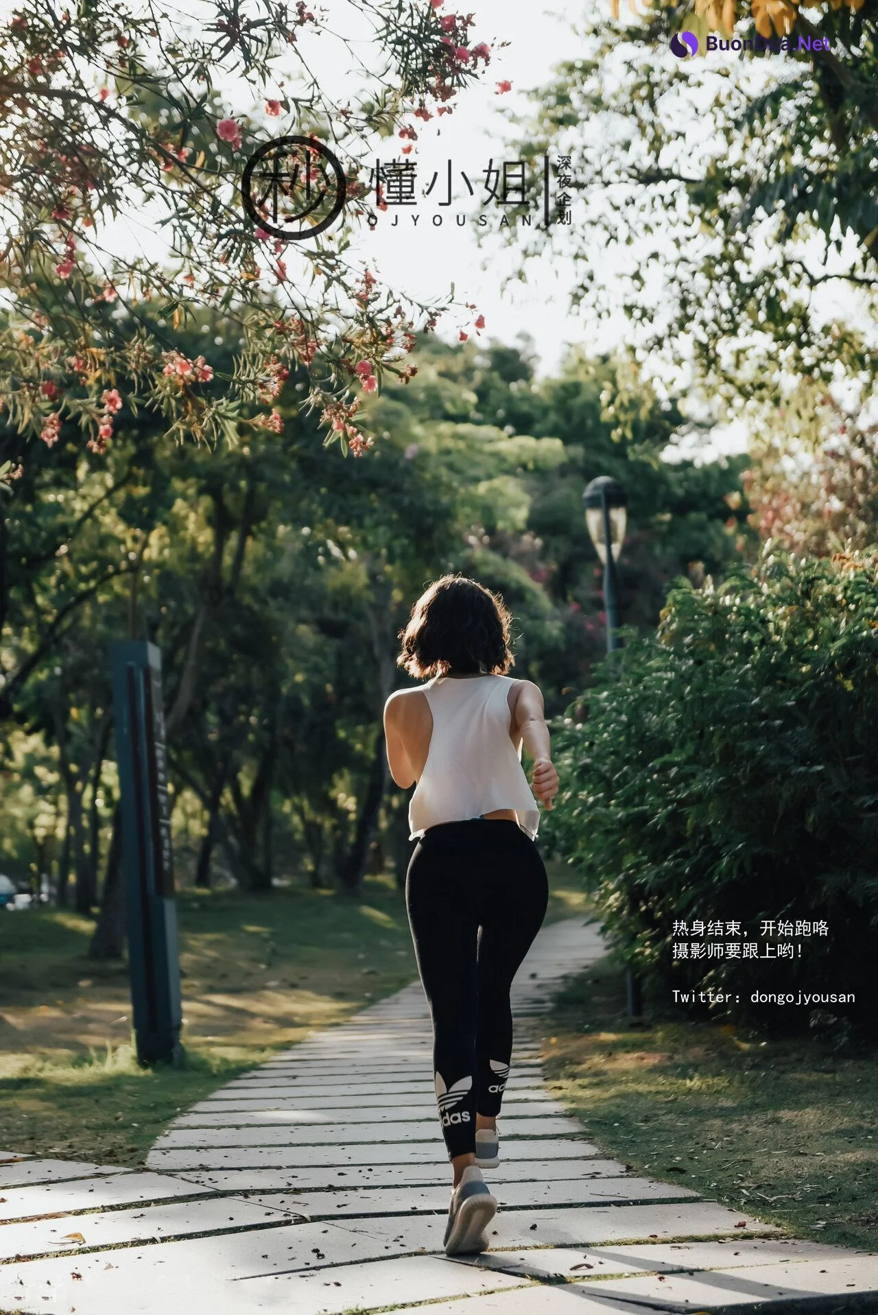 懂小姐新作 駱駝趾真空跑步 勾引路人情侶公廁激戰 - Photo 11