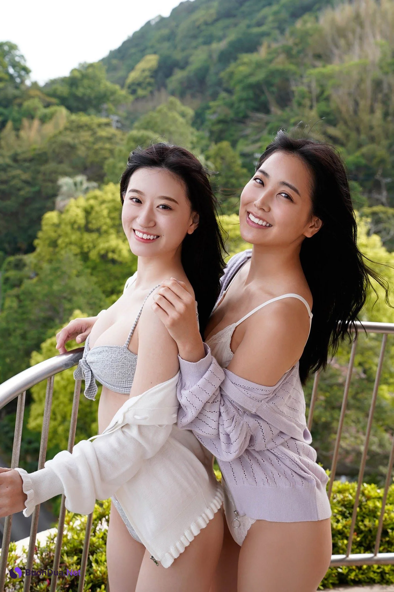 白間美瑠・上西怜, ヤンマガデジタル写真集 ヤンマガアザーっす！ 号未公開カット - รูปภาพ 4