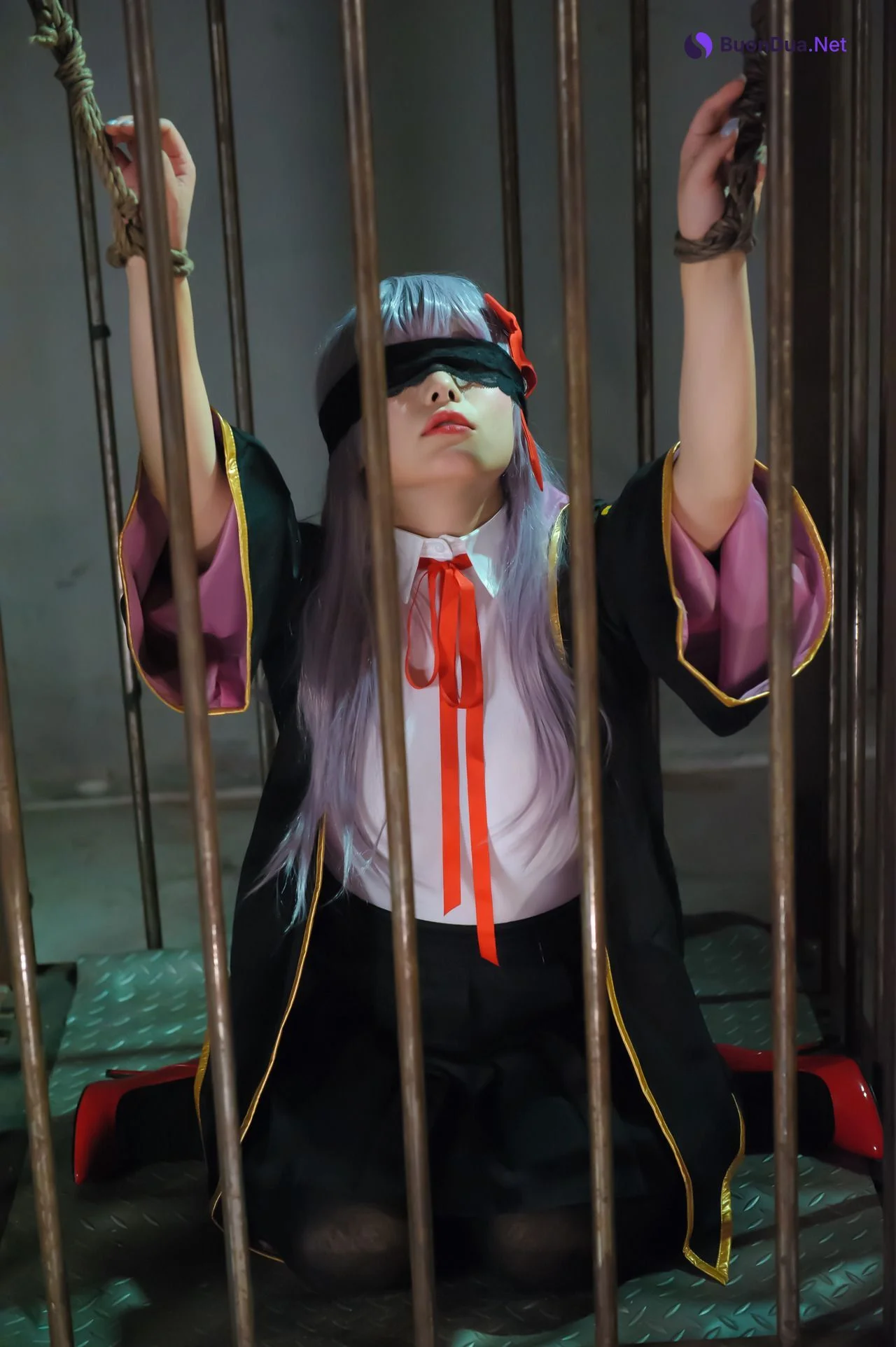 あなたが好きなのは？ダークな世界観で緊縛されている少女 - Photo 2