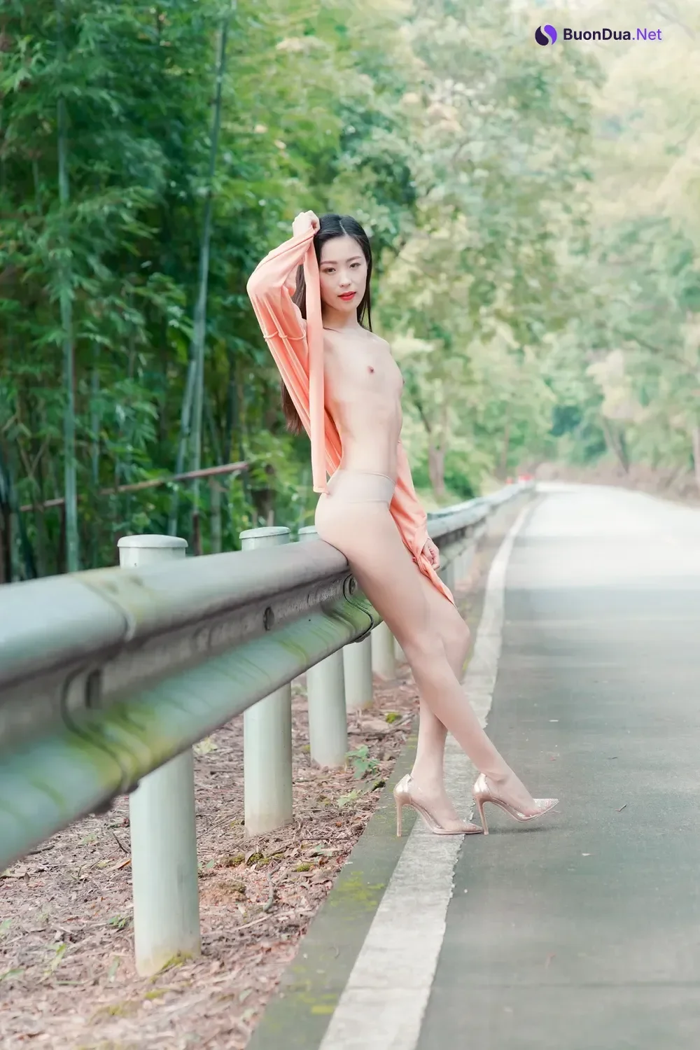 杨子嫣 – 户外女神的丝袜秀 - Photo 9
