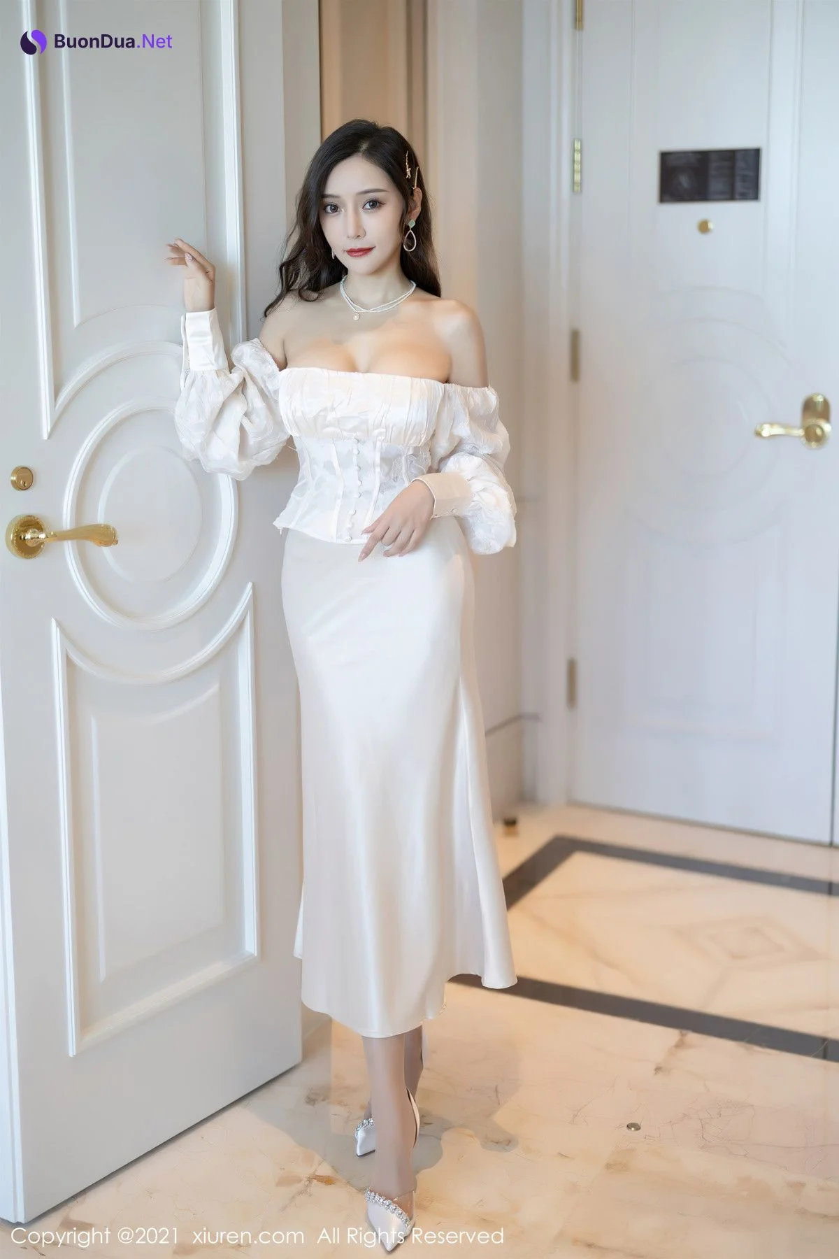 [XiuRen秀人网] 2021.10.28 No.4136 王馨瑶 - Photo 2