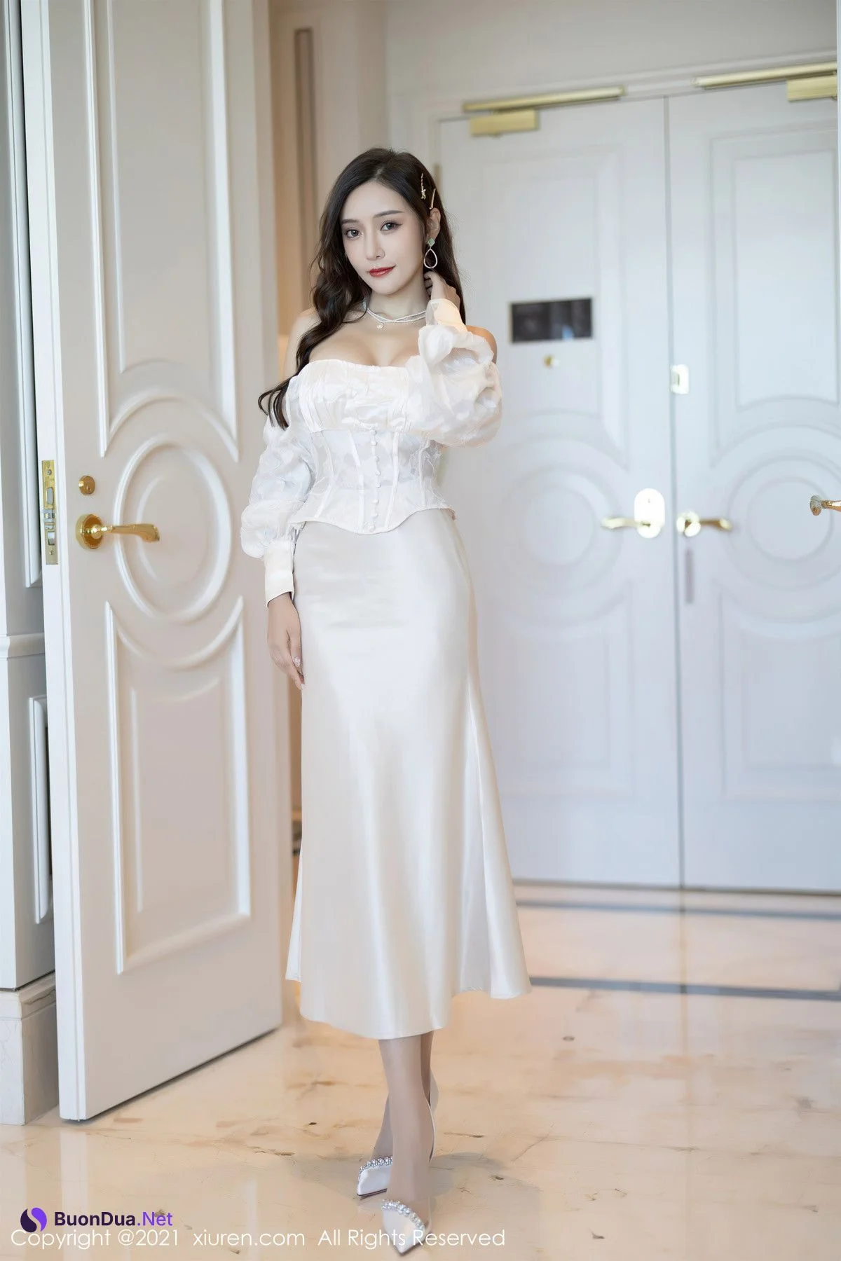 [XiuRen秀人网] 2021.10.28 No.4136 王馨瑶 - Photo 3