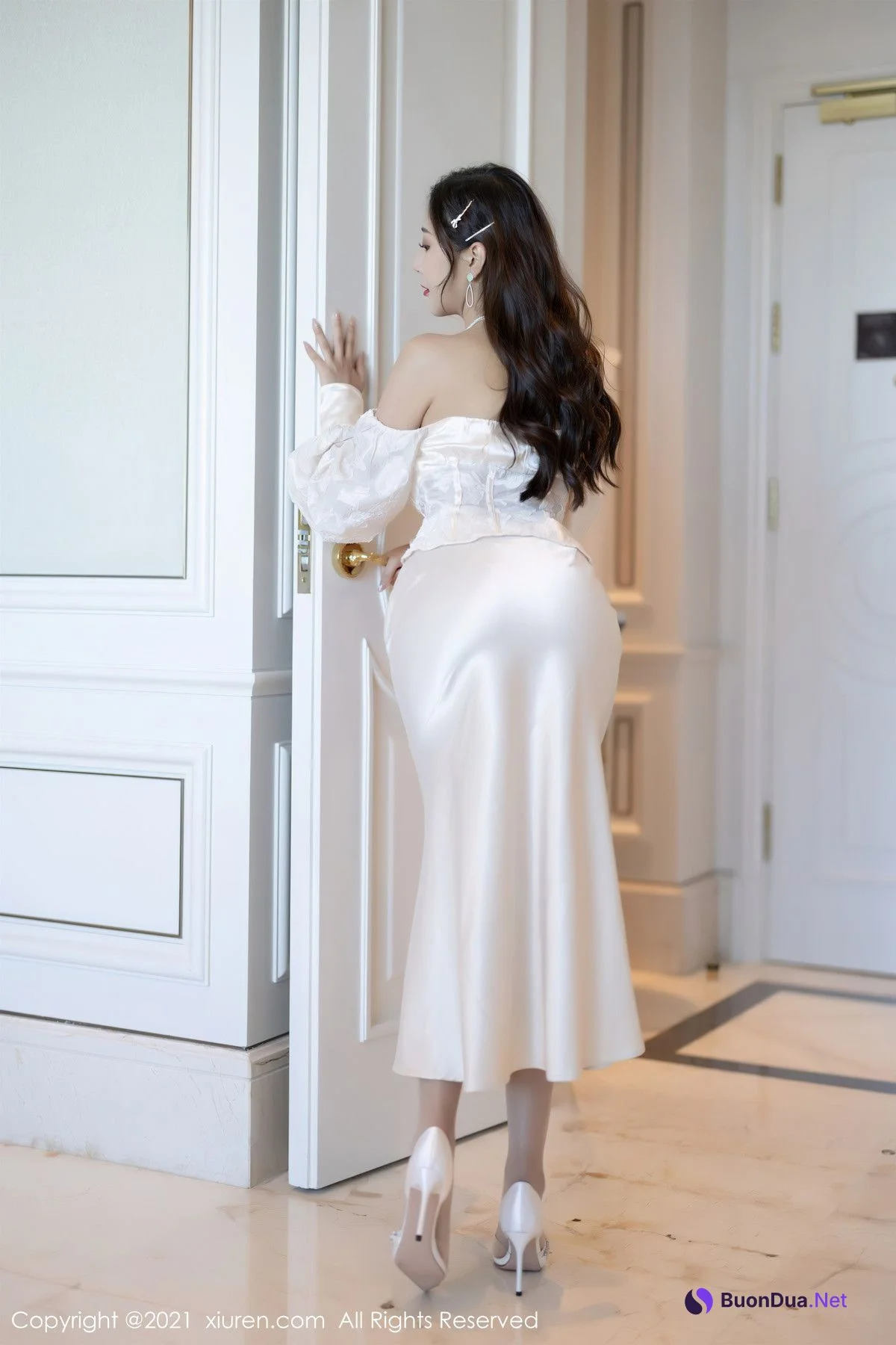 [XiuRen秀人网] 2021.10.28 No.4136 王馨瑶 - Photo 4