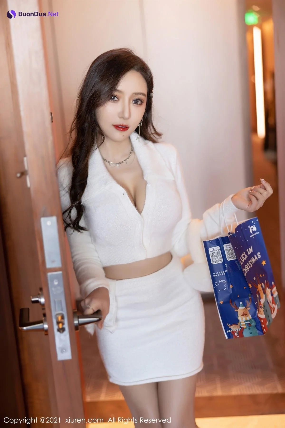 [XiuRen秀人网] 2021.12.20 No.4359 王馨瑶 - Photo 3