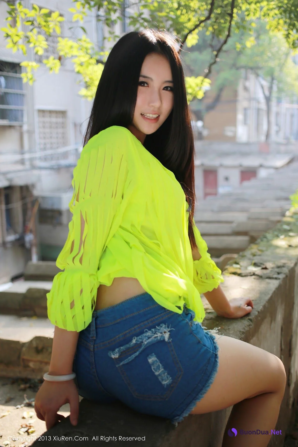 XIUREN No.0017 MOON (嘉依) - Photo 2