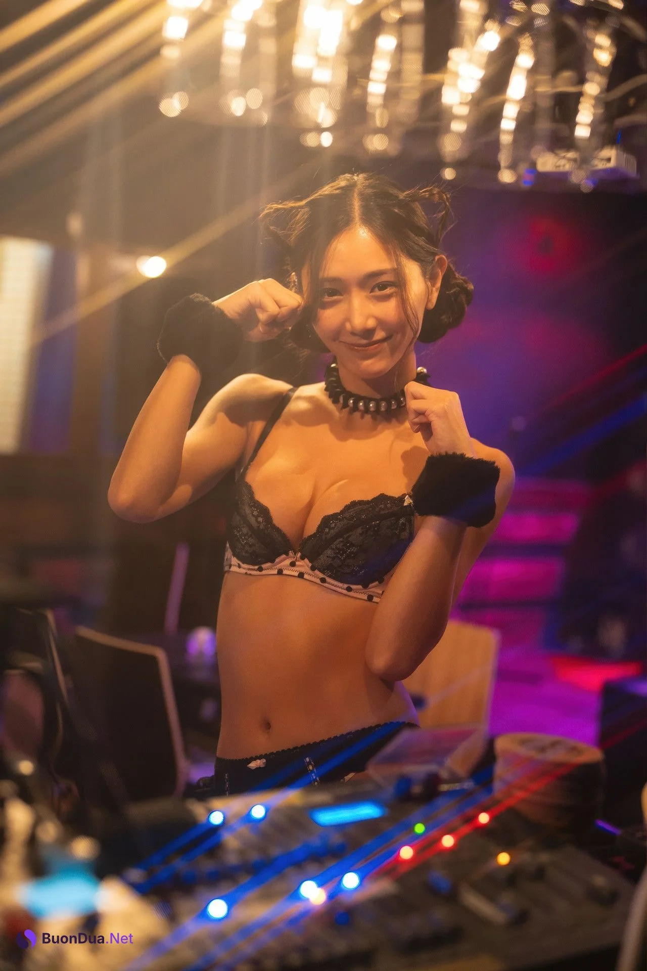 Yasuyo Saito 斎藤恭代, デジタル写真集 「艶めくアイドルライブ」 先行カット - Photo 5