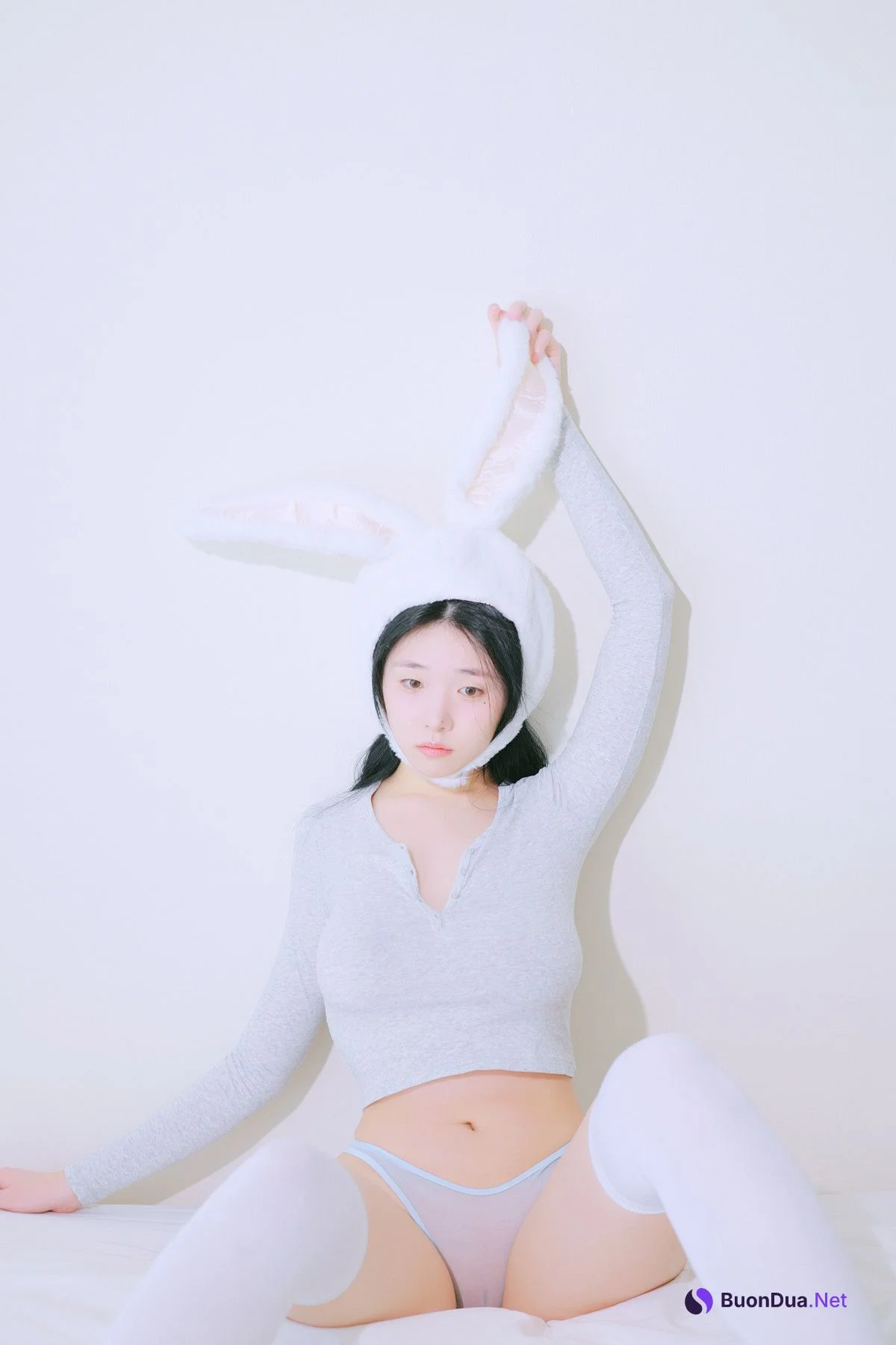 Yeon Woo 연우, Photobook ‘Terrace’ Set.05 - Photo 2